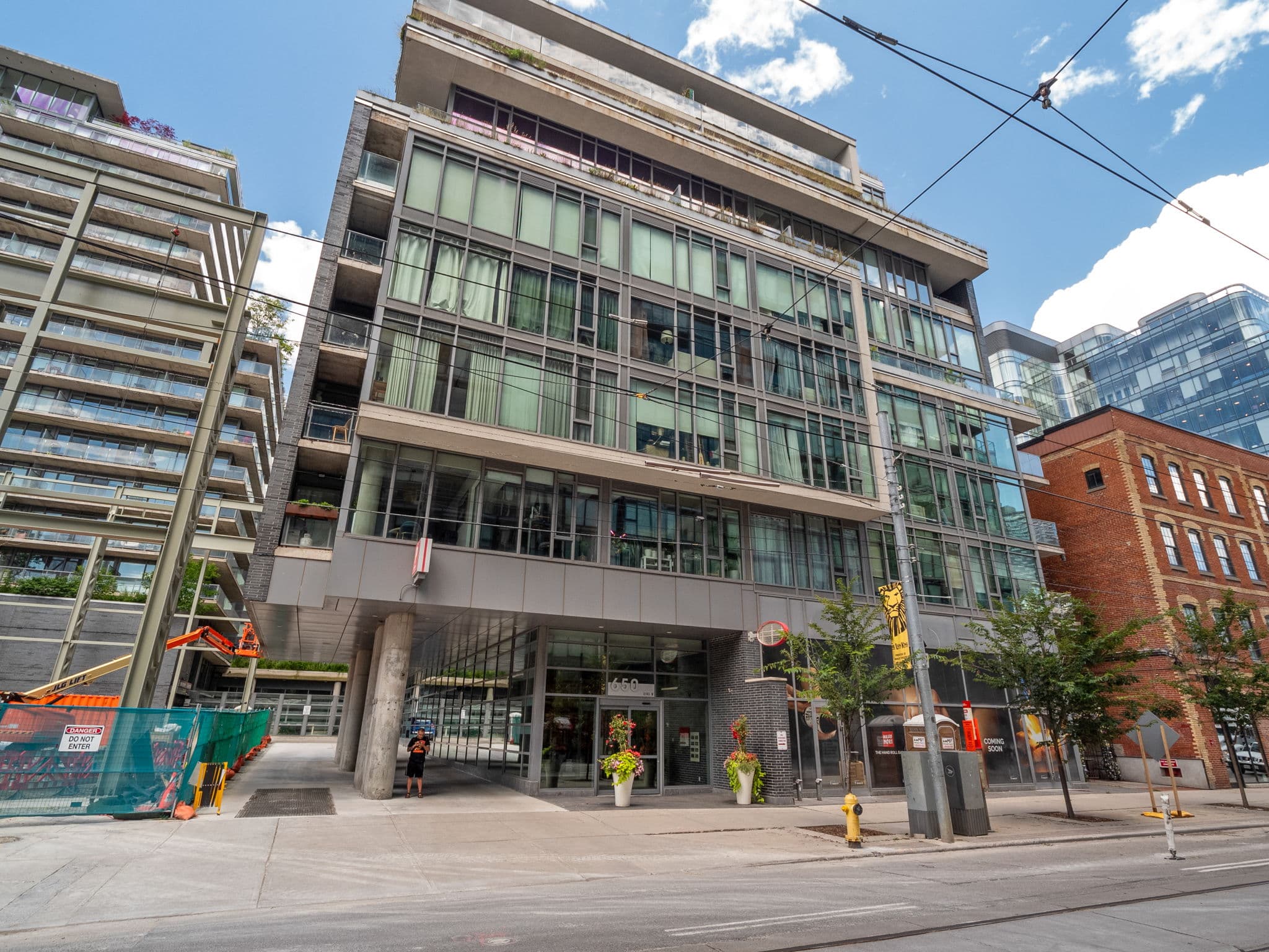 650 King St W Unit 810 Toronto, ON M5V 0H6