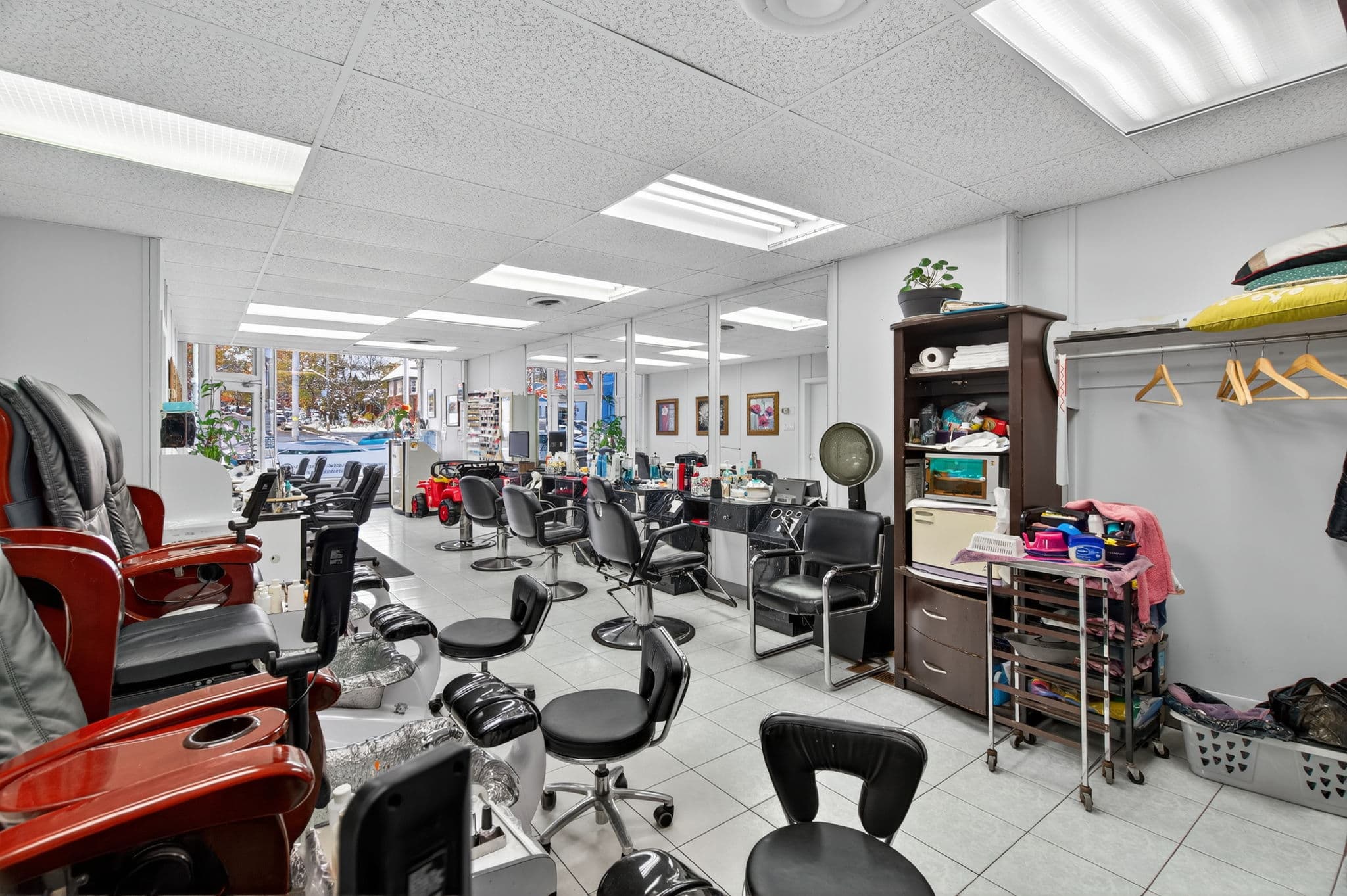 655 St Clair Ave W Toronto, ON M6C 1A7