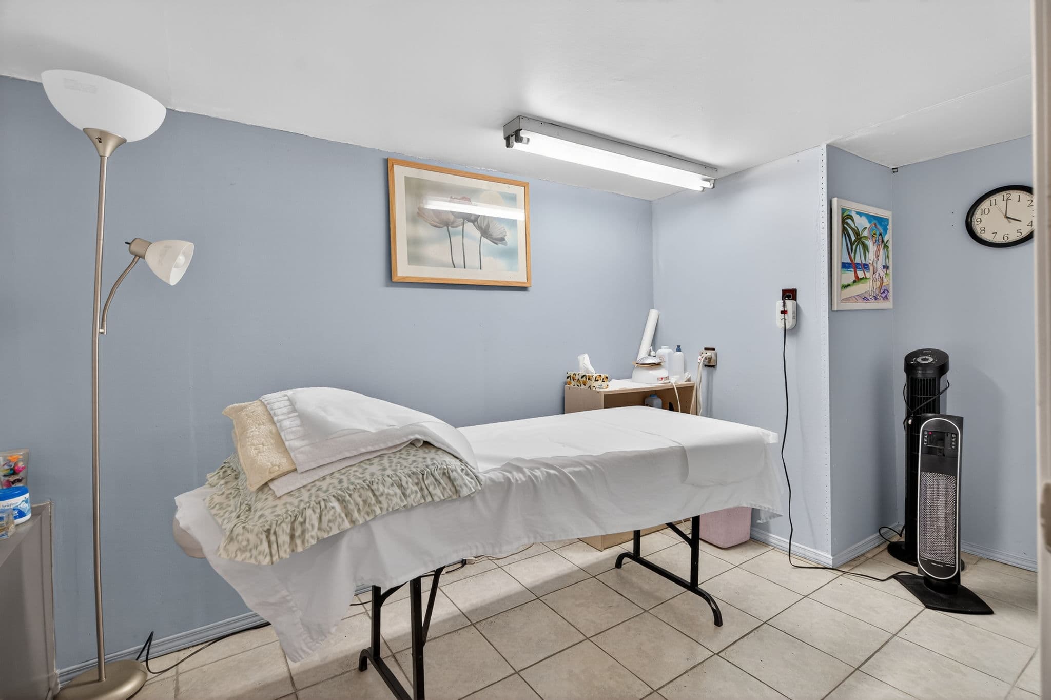 655 St Clair Ave W Toronto, ON M6C 1A7