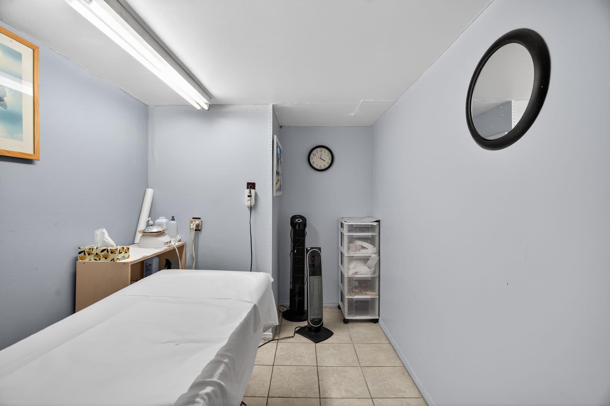 655 St Clair Ave W Toronto, ON M6C 1A7