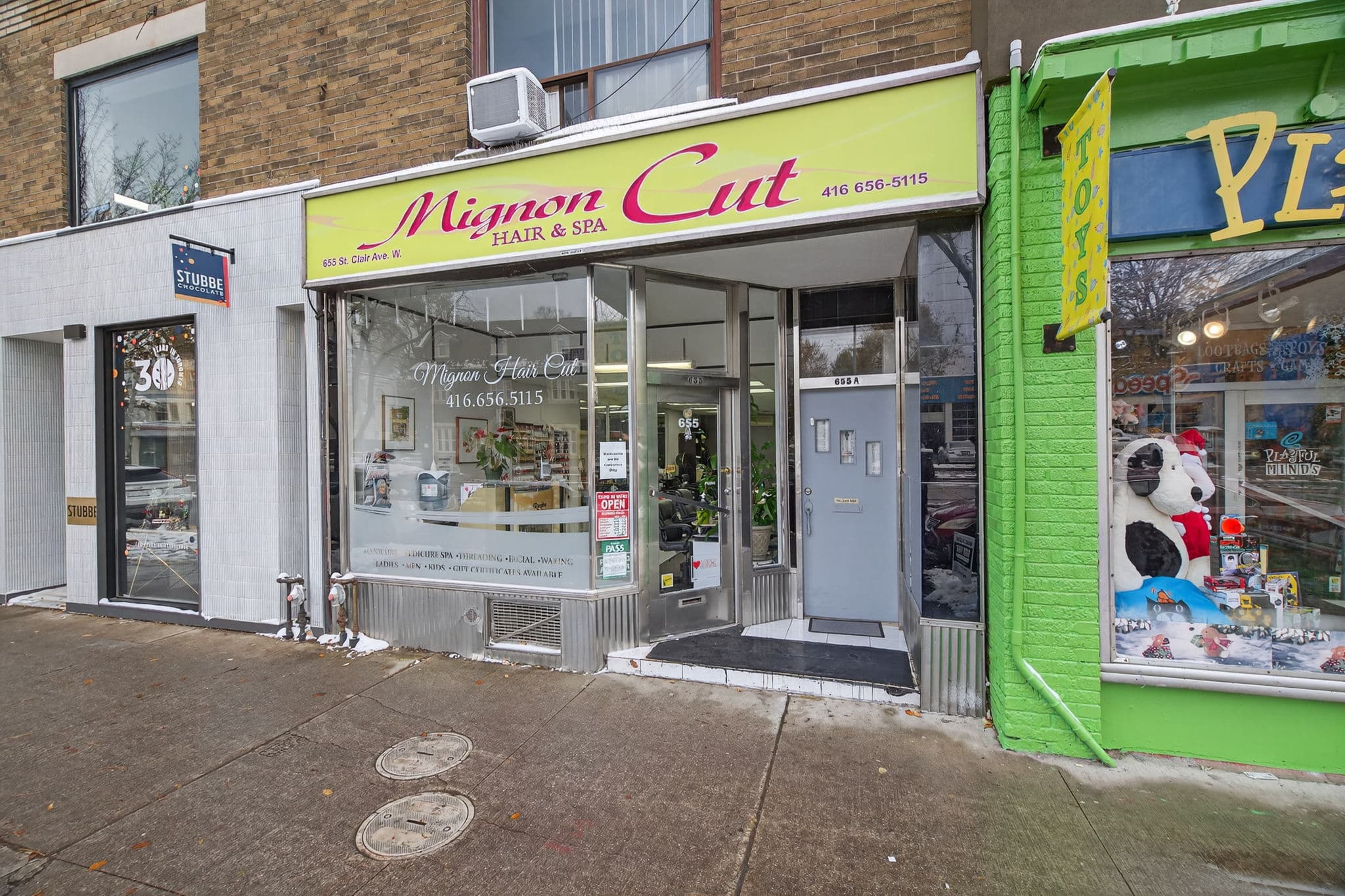 655 St Clair Ave W Toronto, ON M6C 1A7