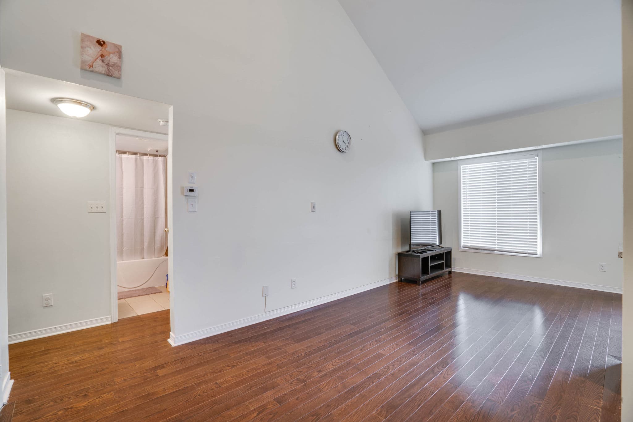 655 Warden Ave. Toronto, ON M1L 0E8