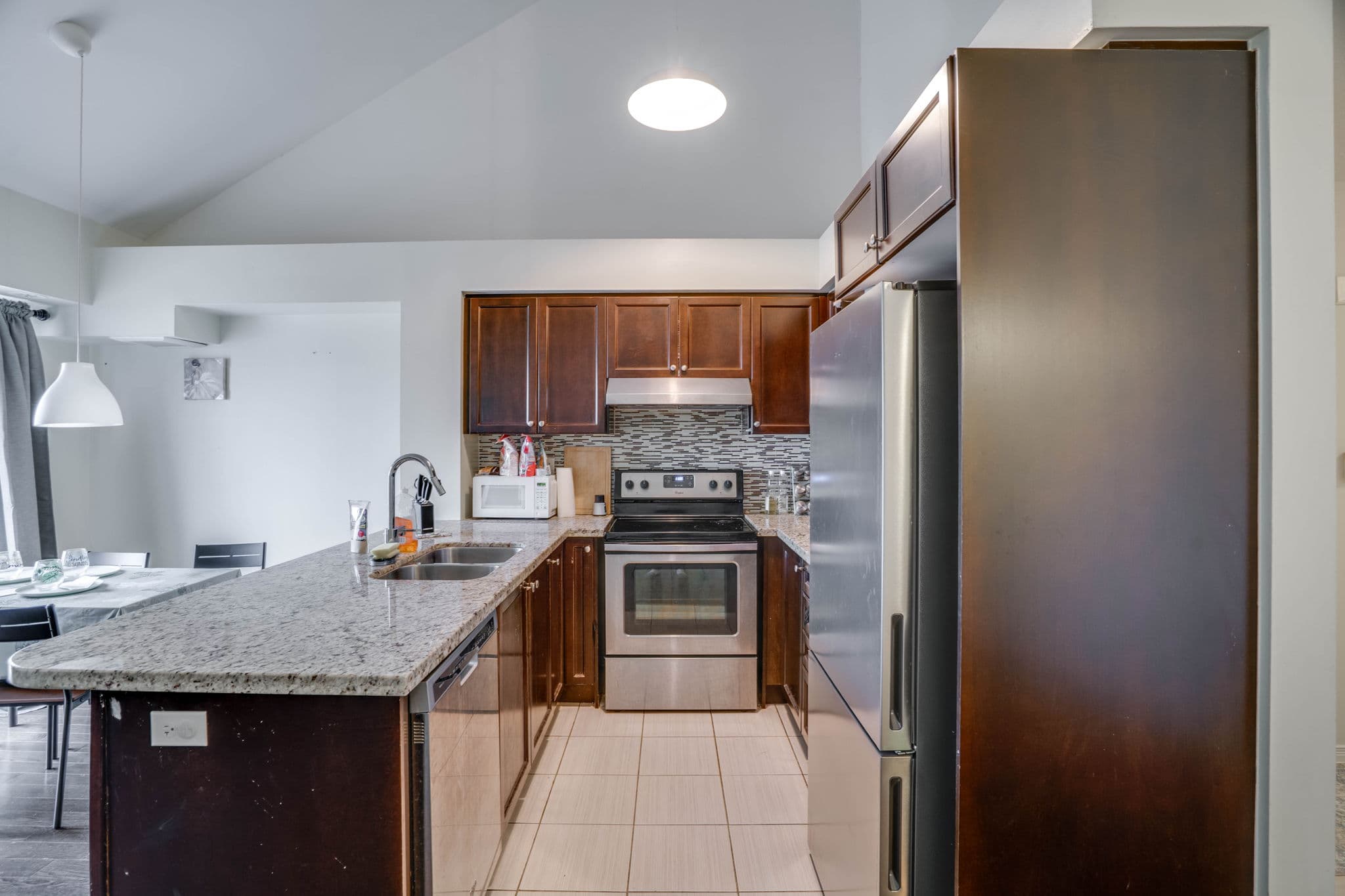655 Warden Ave. Toronto, ON M1L 0E8