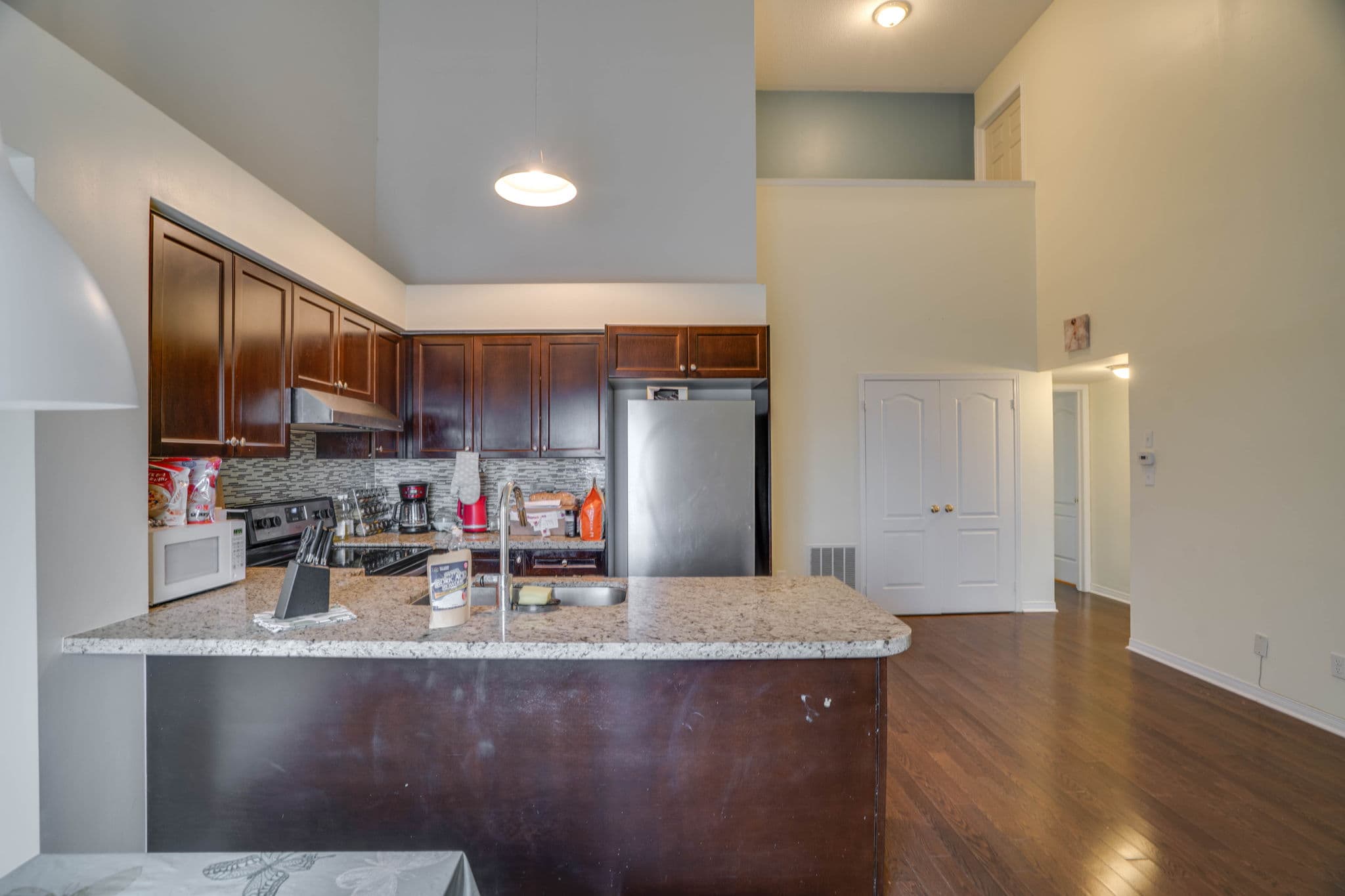 655 Warden Ave. Toronto, ON M1L 0E8