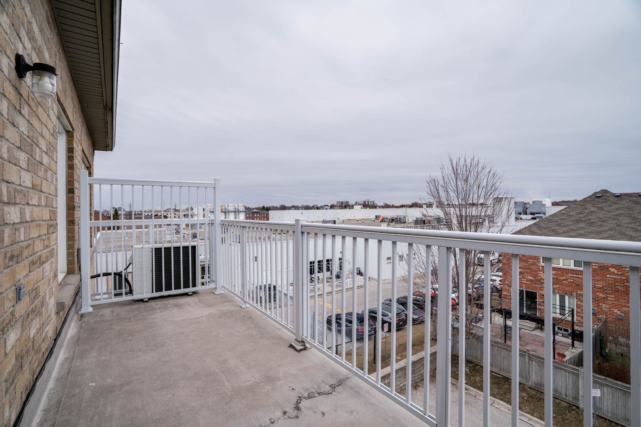 655 Warden Ave. Toronto, ON M1L 0E8