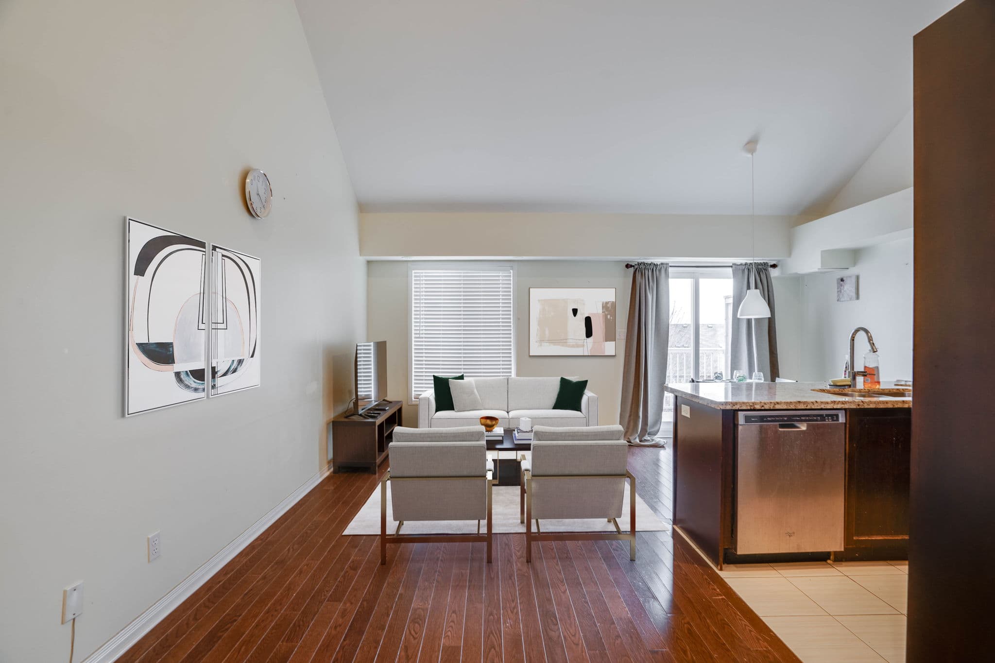 655 Warden Ave. Toronto, ON M1L 0E8