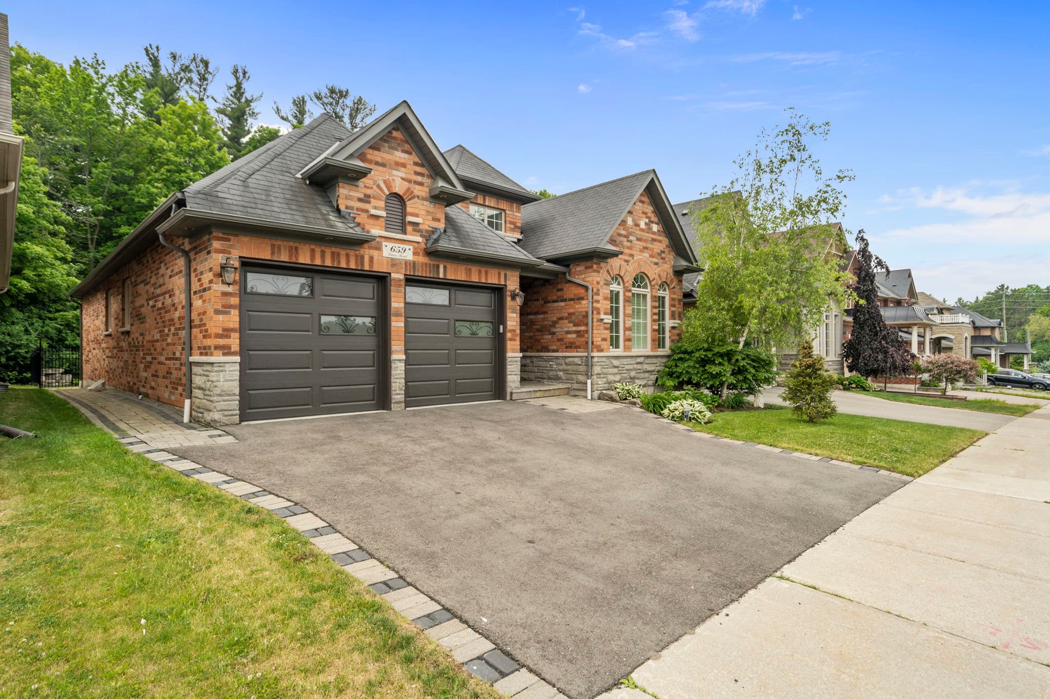 659 Davos Rd Vaughan, ON L4H 0Y3