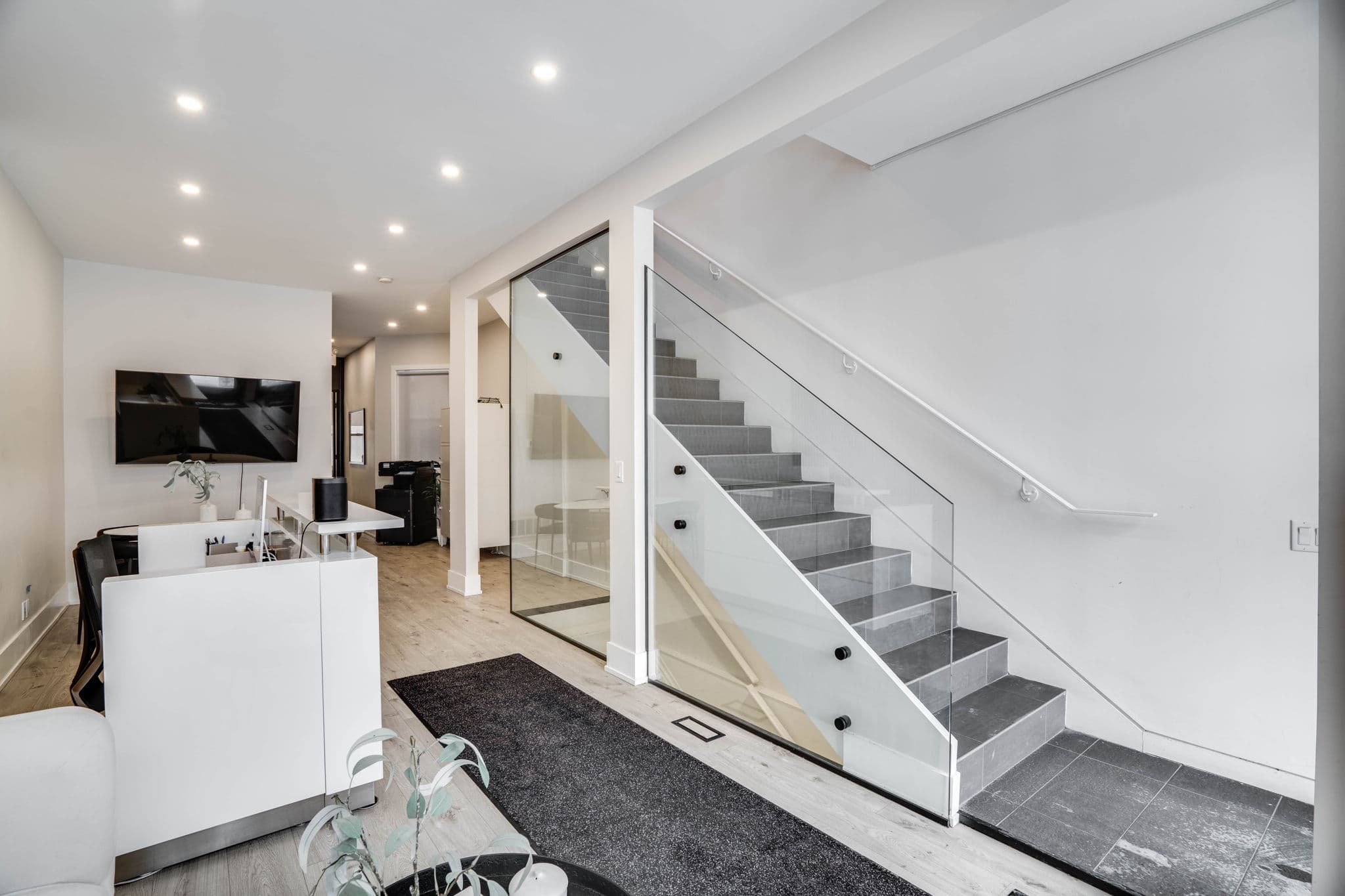 659 St Clair Ave W Toronto, ON M6C 1A7