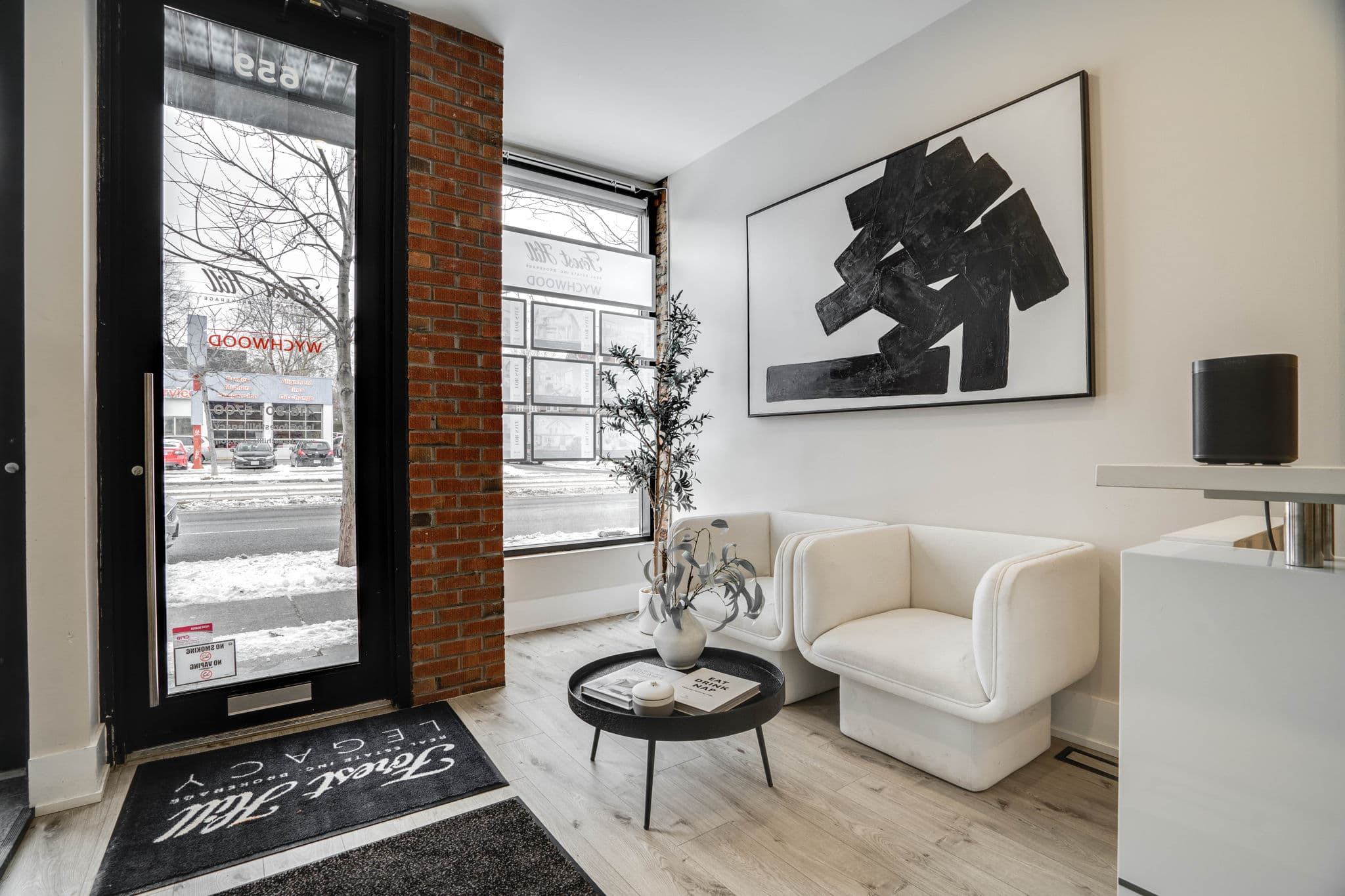 659 St Clair Ave W Toronto, ON M6C 1A7
