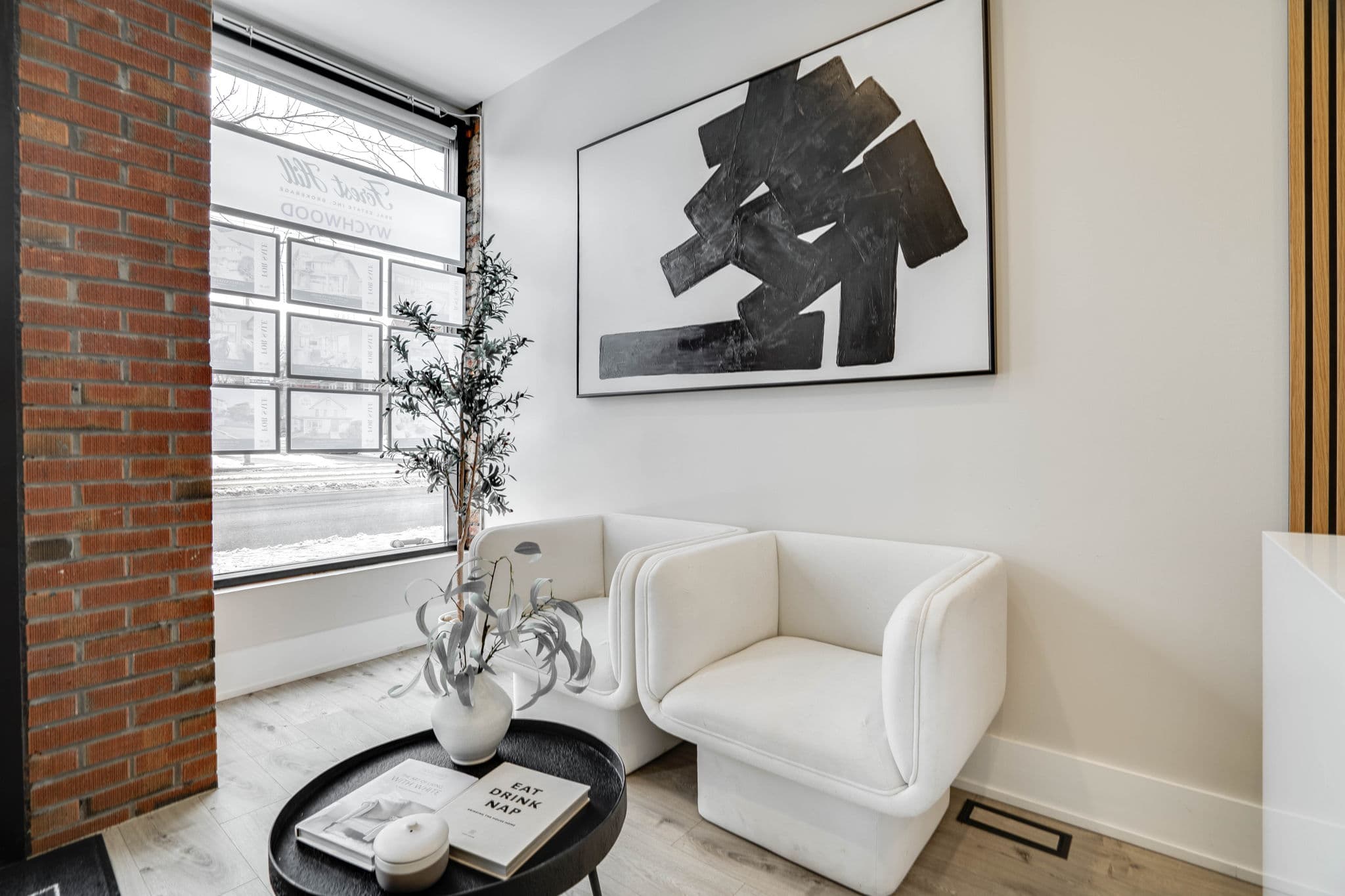 659 St Clair Ave W Toronto, ON M6C 1A7