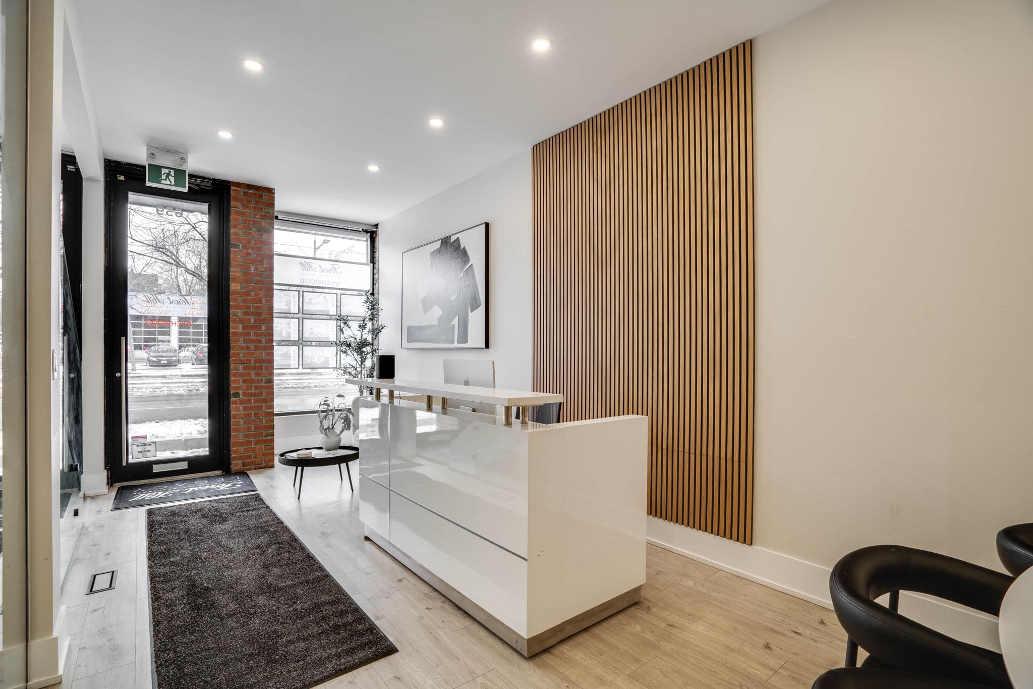 659 St Clair Ave W Toronto, ON M6C 1A7