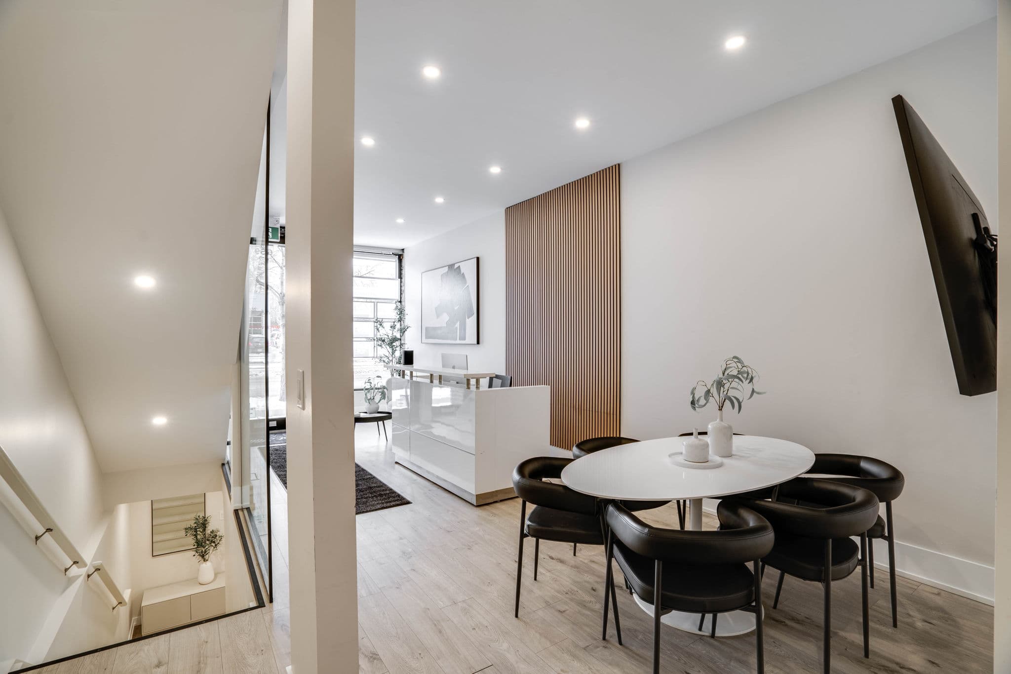 659 St Clair Ave W Toronto, ON M6C 1A7
