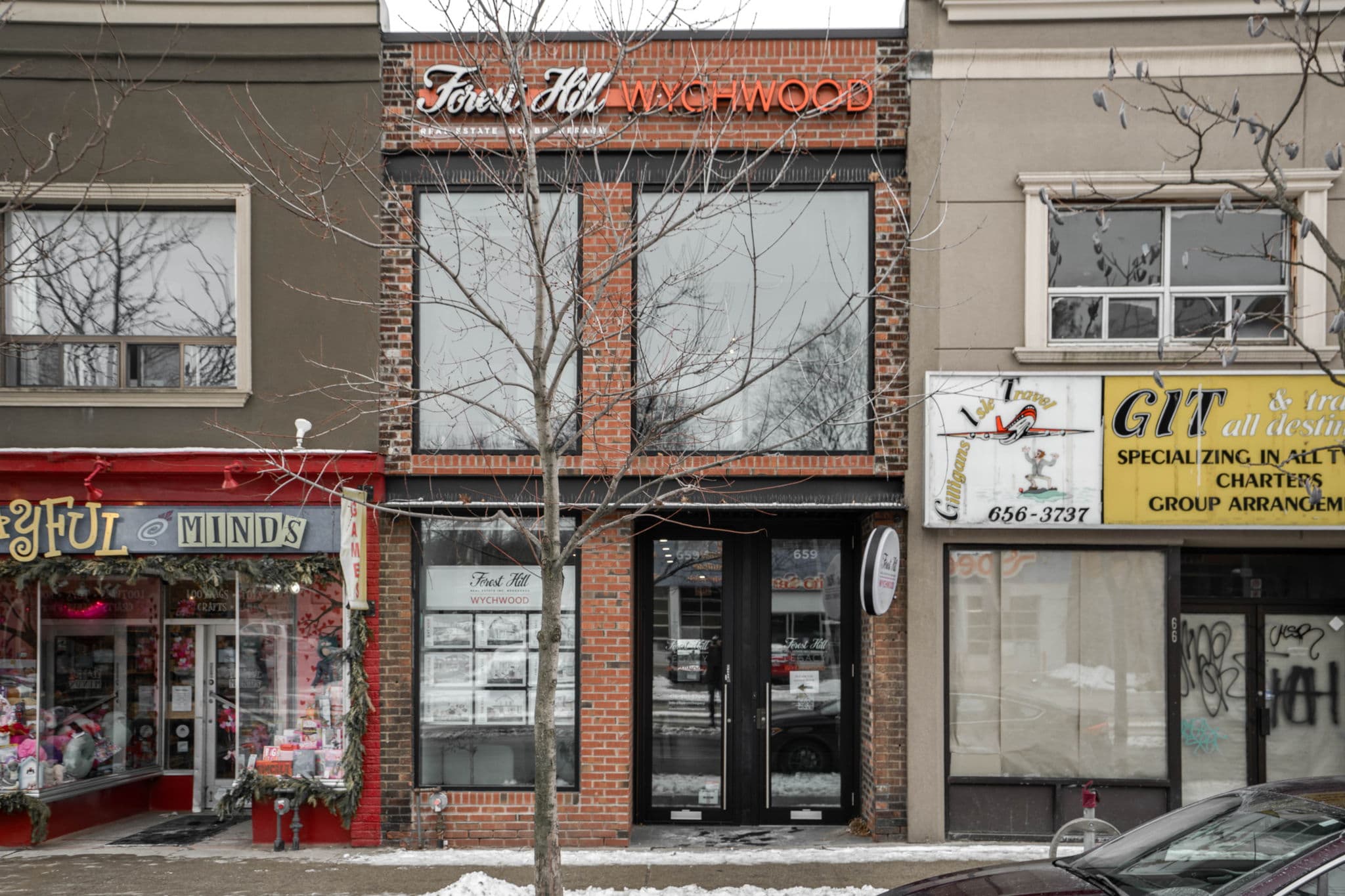 659 St Clair Ave W Toronto, ON M6C 1A7