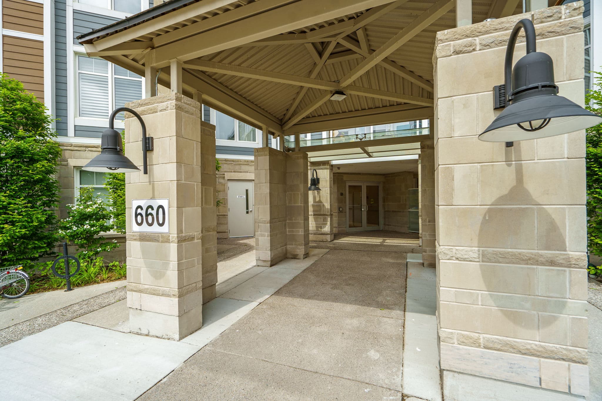 660 Gordon St Unit 213 Whitby, ON L1N 9X4
