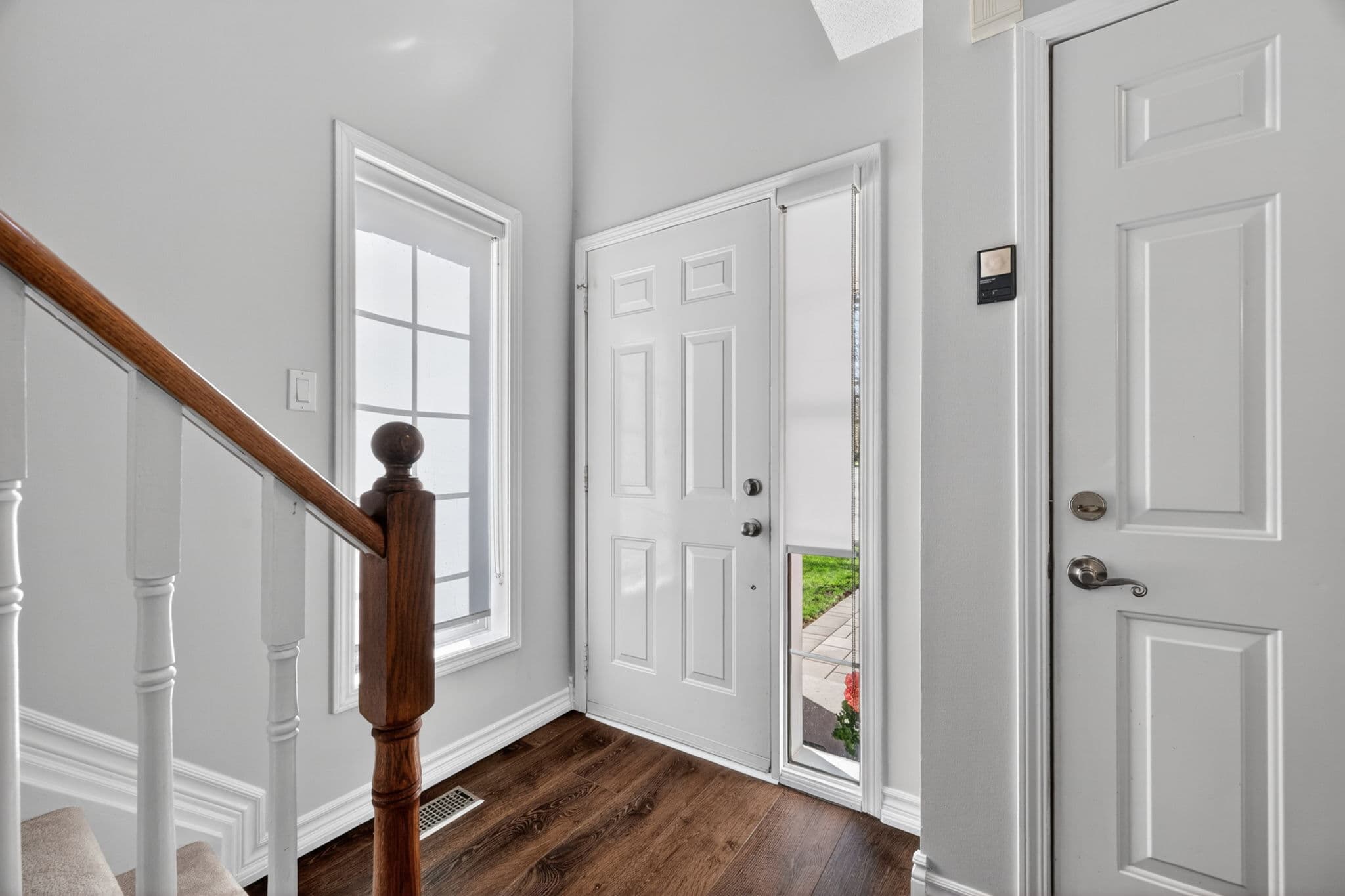 667 MacNab Gate Newmarket, ON L3Y 8S5
