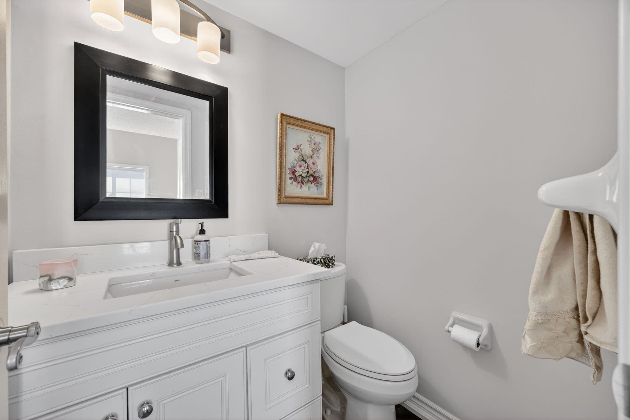 667 MacNab Gate Newmarket, ON L3Y 8S5