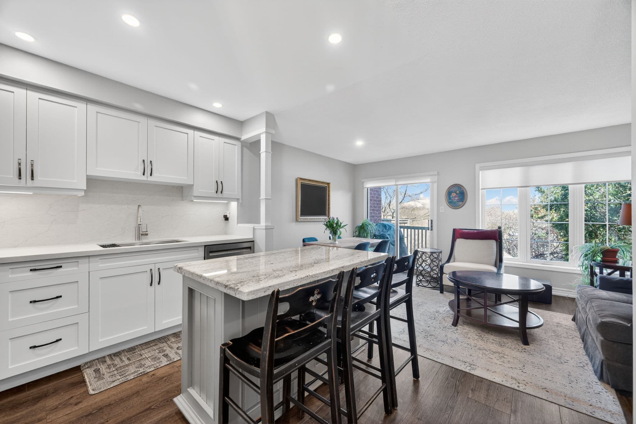 667 MacNab Gate Newmarket, ON L3Y 8S5