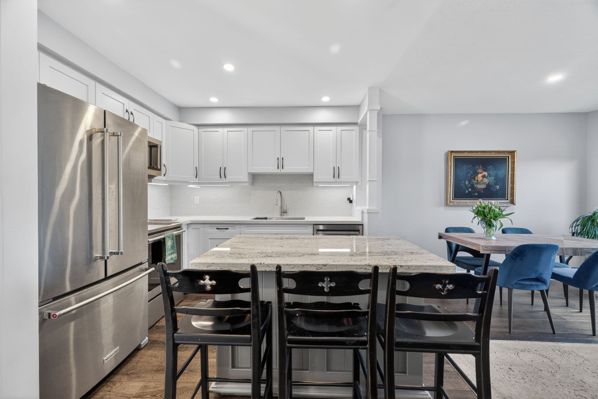 667 MacNab Gate Newmarket, ON L3Y 8S5