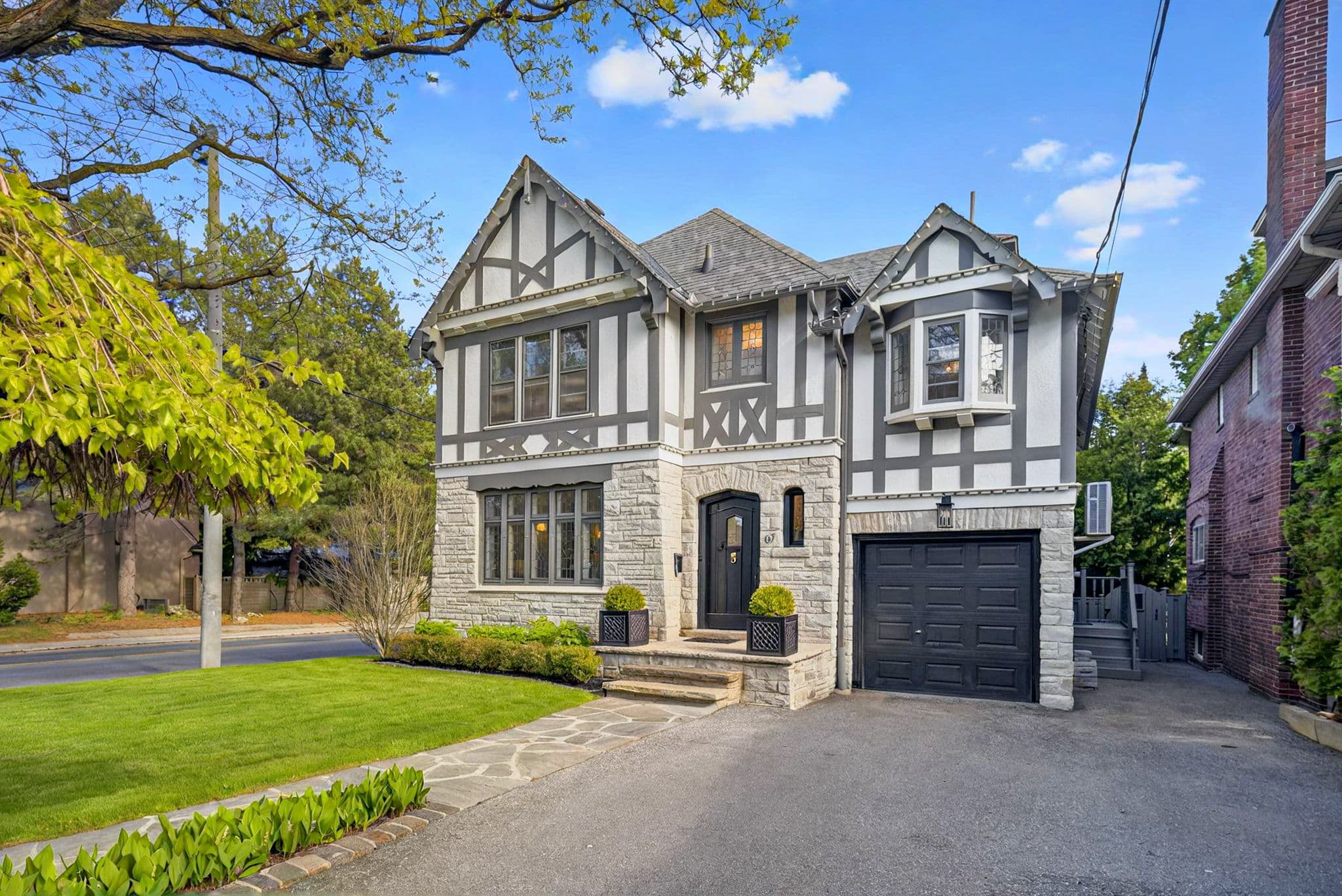 67 Chatsworth Dr Toronto, ON M4R 1R8