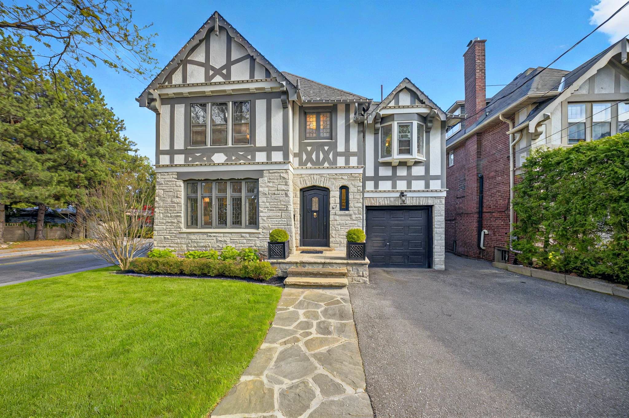 67 Chatsworth Dr Toronto, ON M4R 1R8