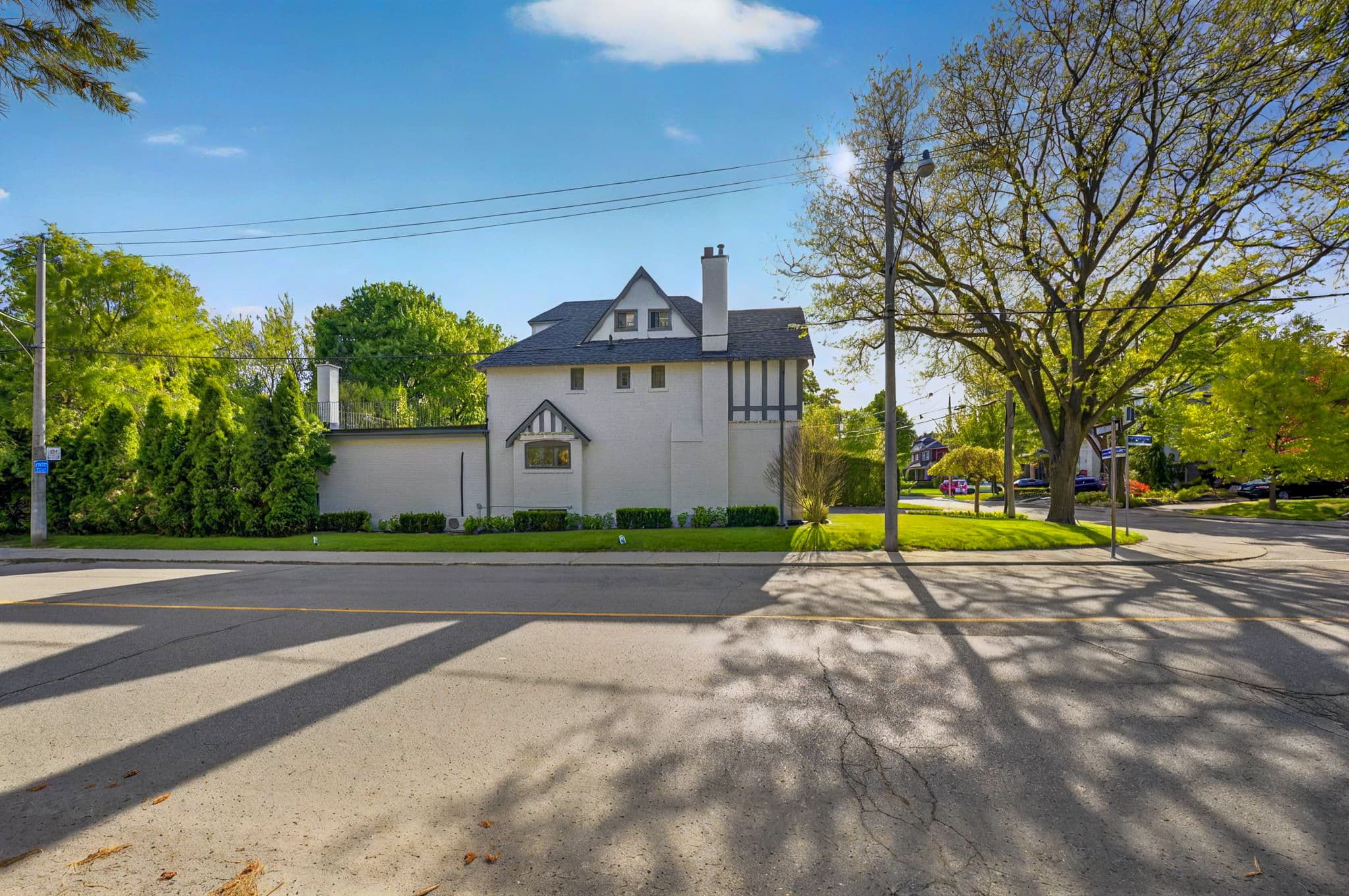 67 Chatsworth Dr Toronto, ON M4R 1R8