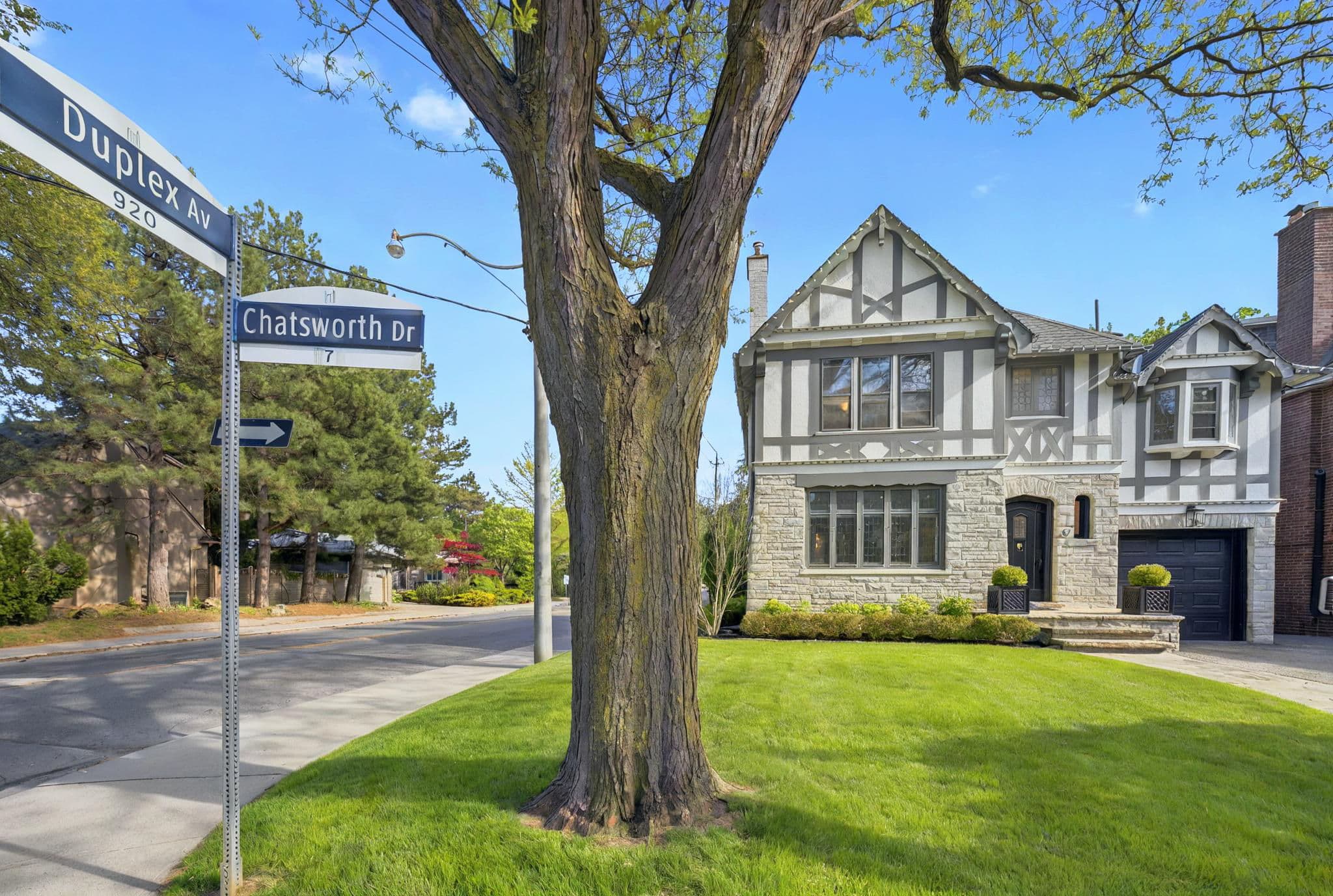 67 Chatsworth Dr Toronto, ON M4R 1R8