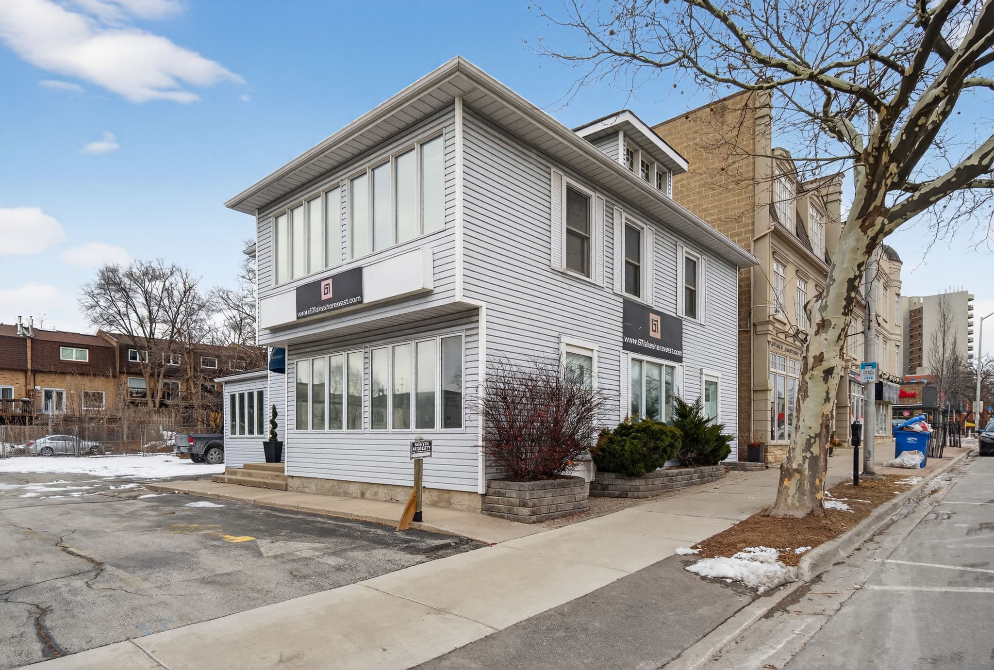 67 Lakeshore Rd W Oakville, ON L6K 1C9