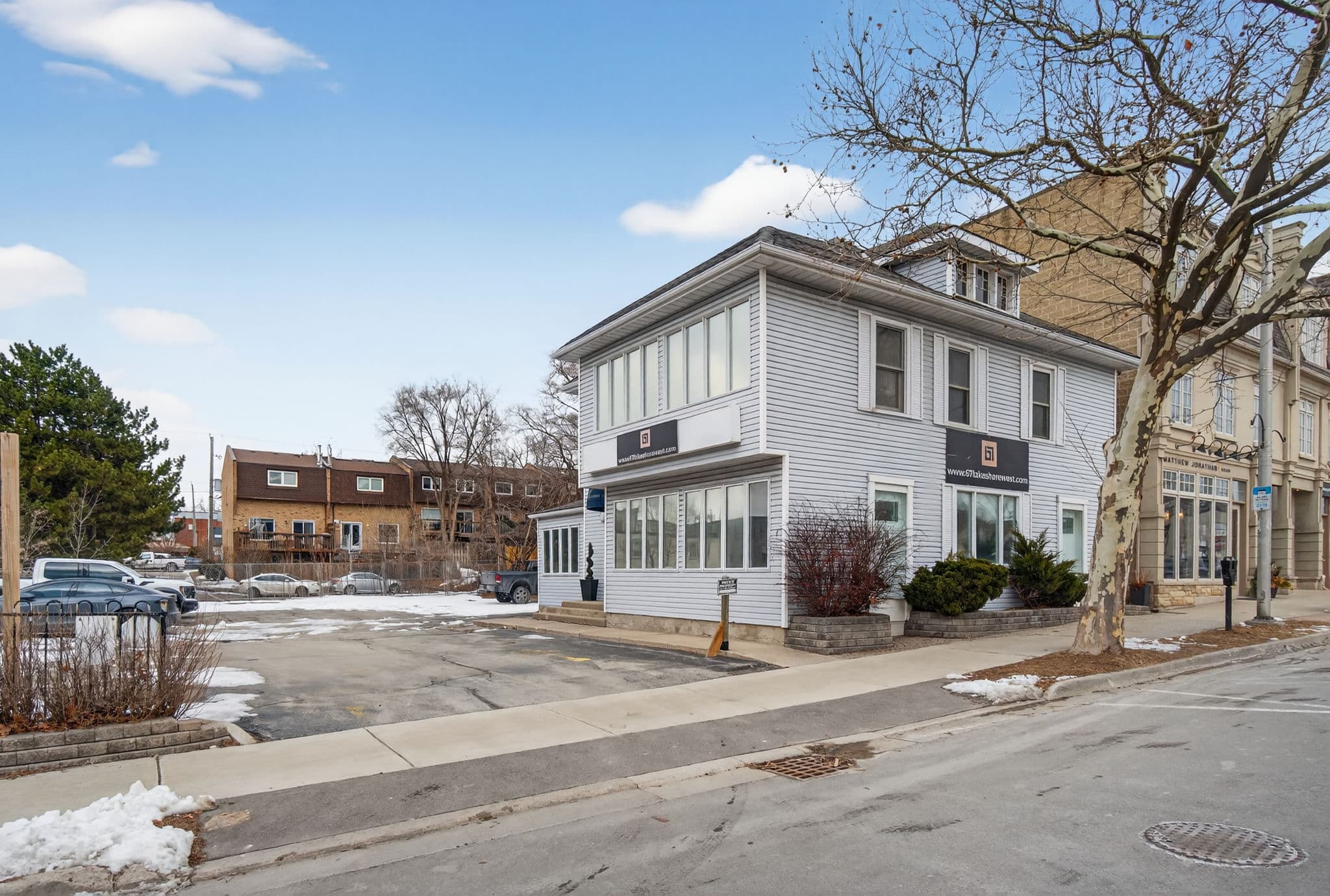 67 Lakeshore Rd W Oakville, ON L6K 1C9