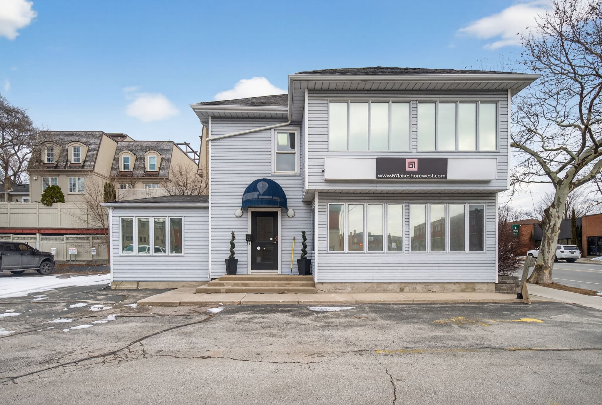 67 Lakeshore Rd W Oakville, ON L6K 1C9