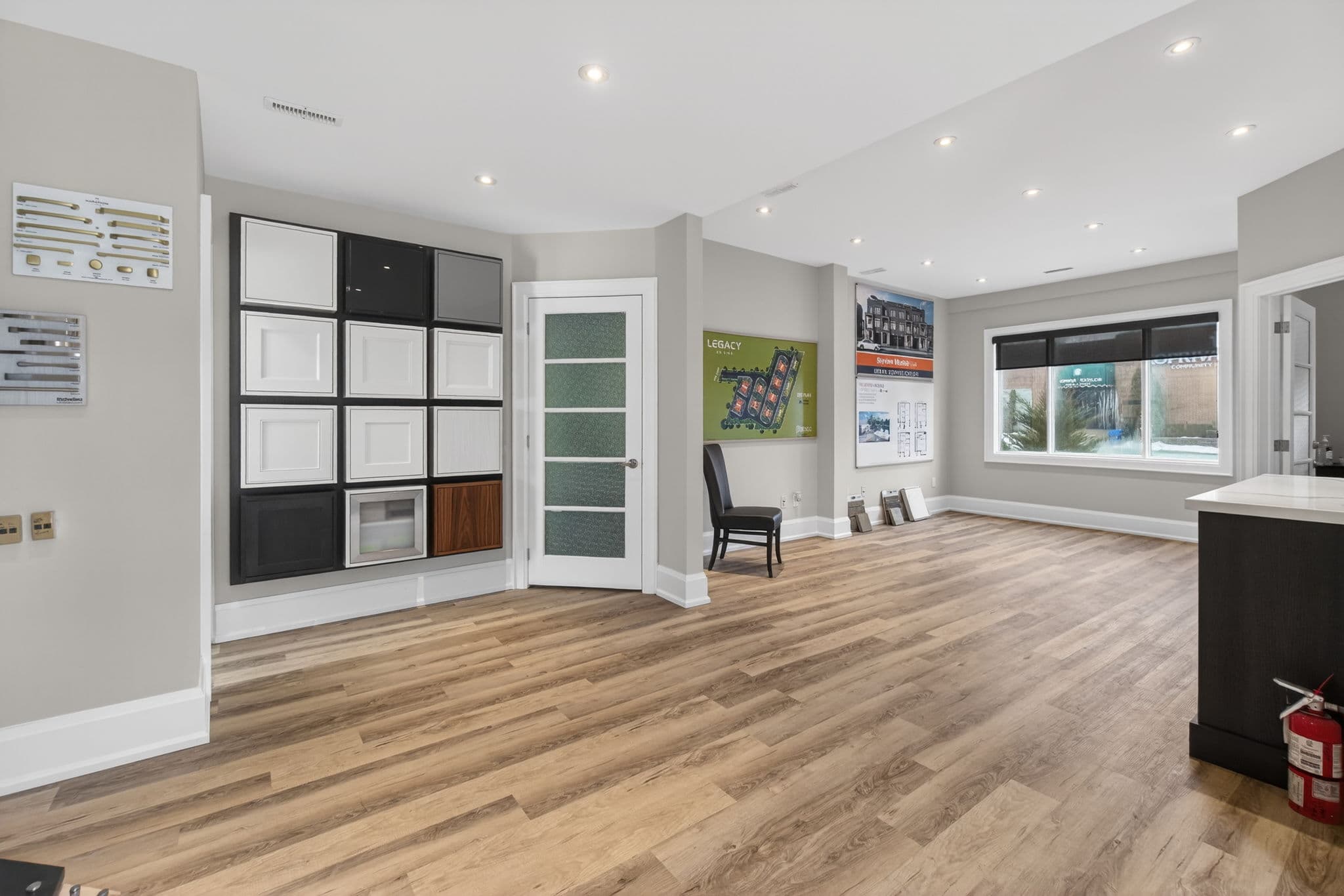 67 Lakeshore Rd W Oakville, ON L6K 1C9