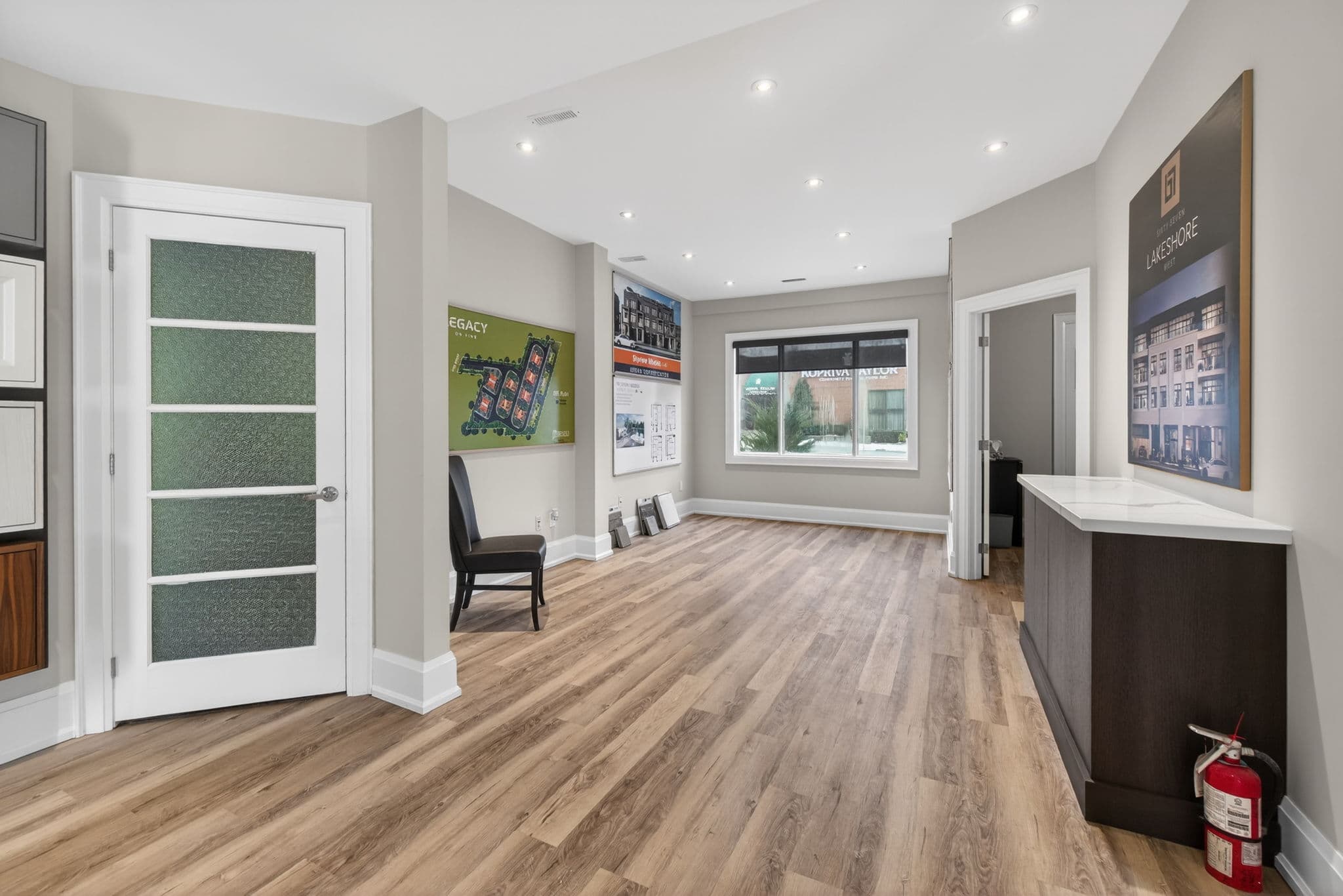 67 Lakeshore Rd W Oakville, ON L6K 1C9