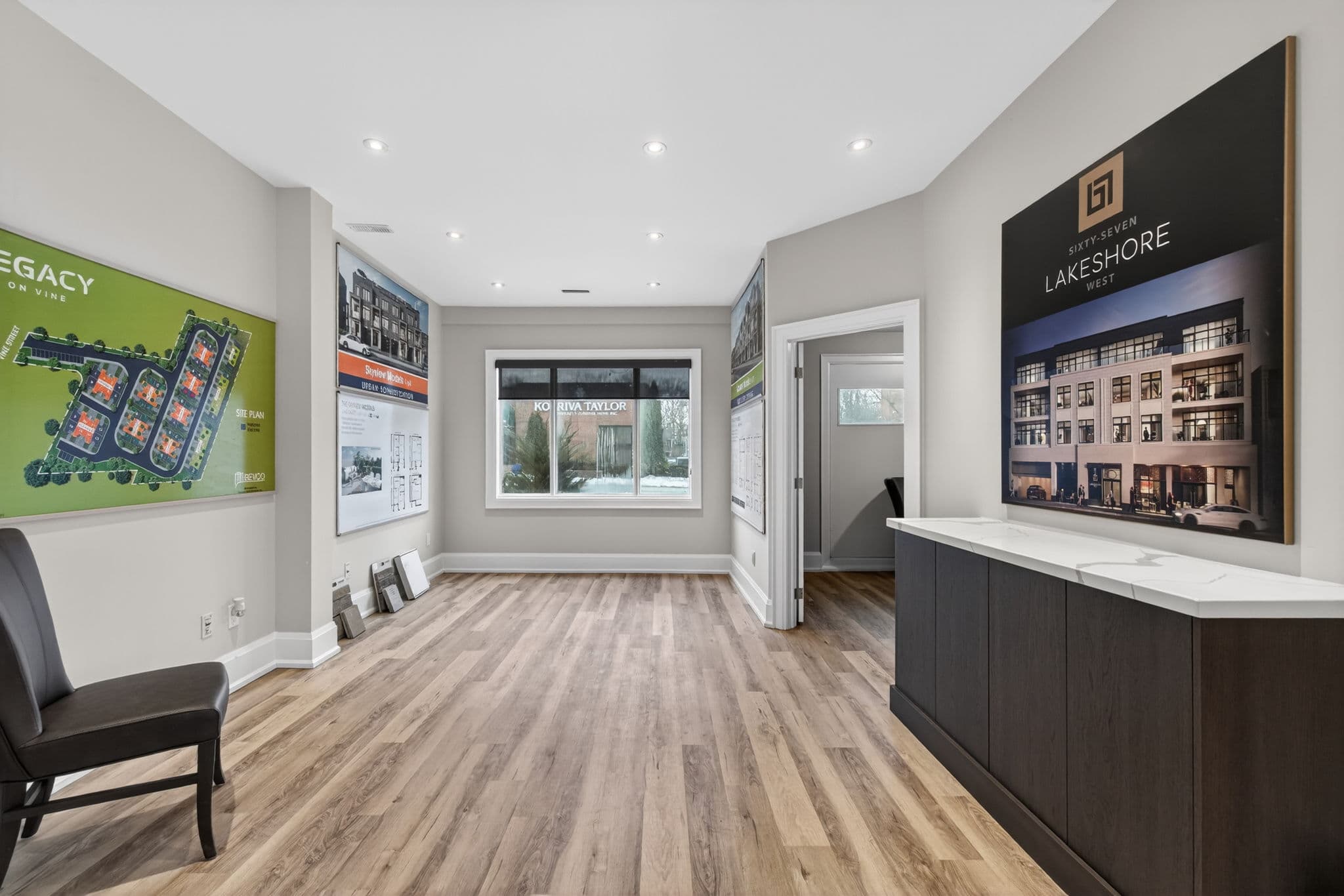 67 Lakeshore Rd W Oakville, ON L6K 1C9