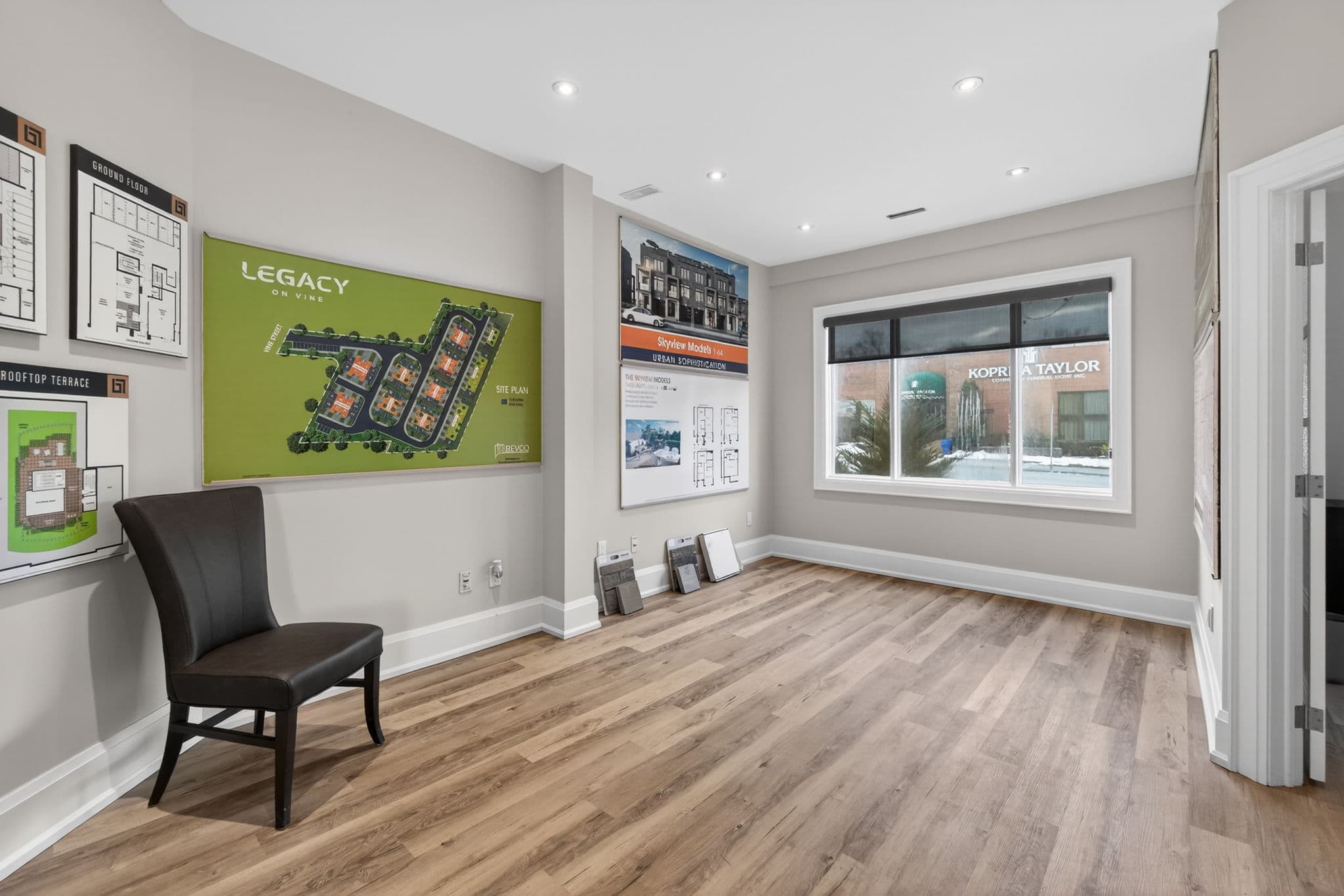 67 Lakeshore Rd W Oakville, ON L6K 1C9