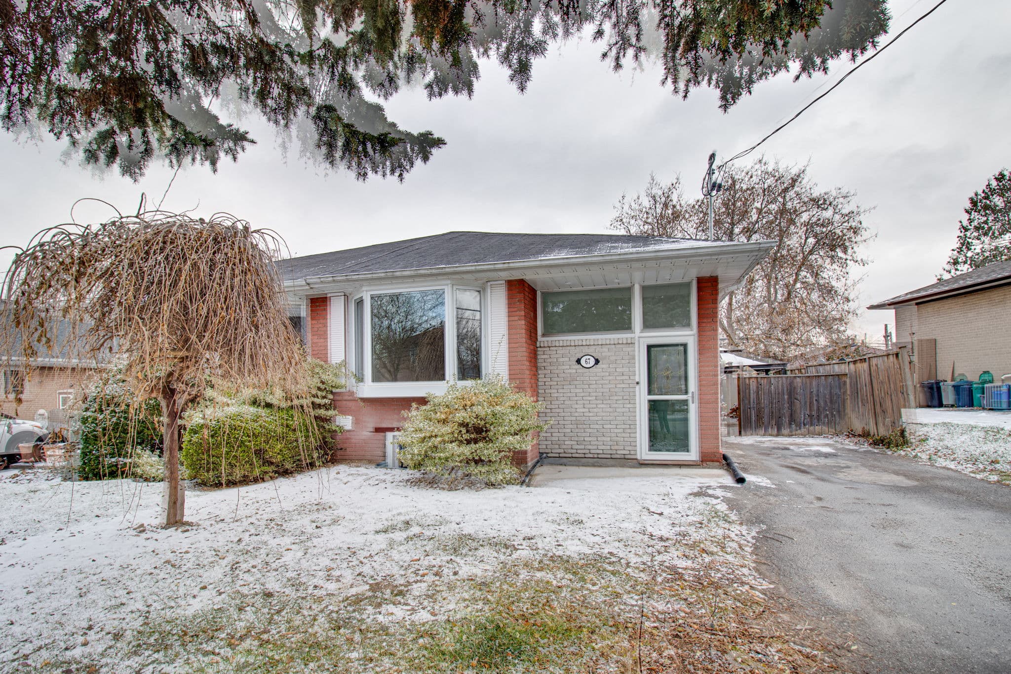 67 Longford Dr Newmarket, ON L3Y 2Y6