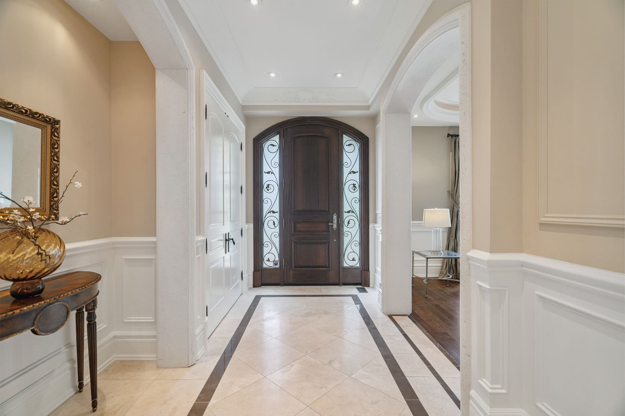 67 Yorkminster Rd Toronto, ON M2P 1M4