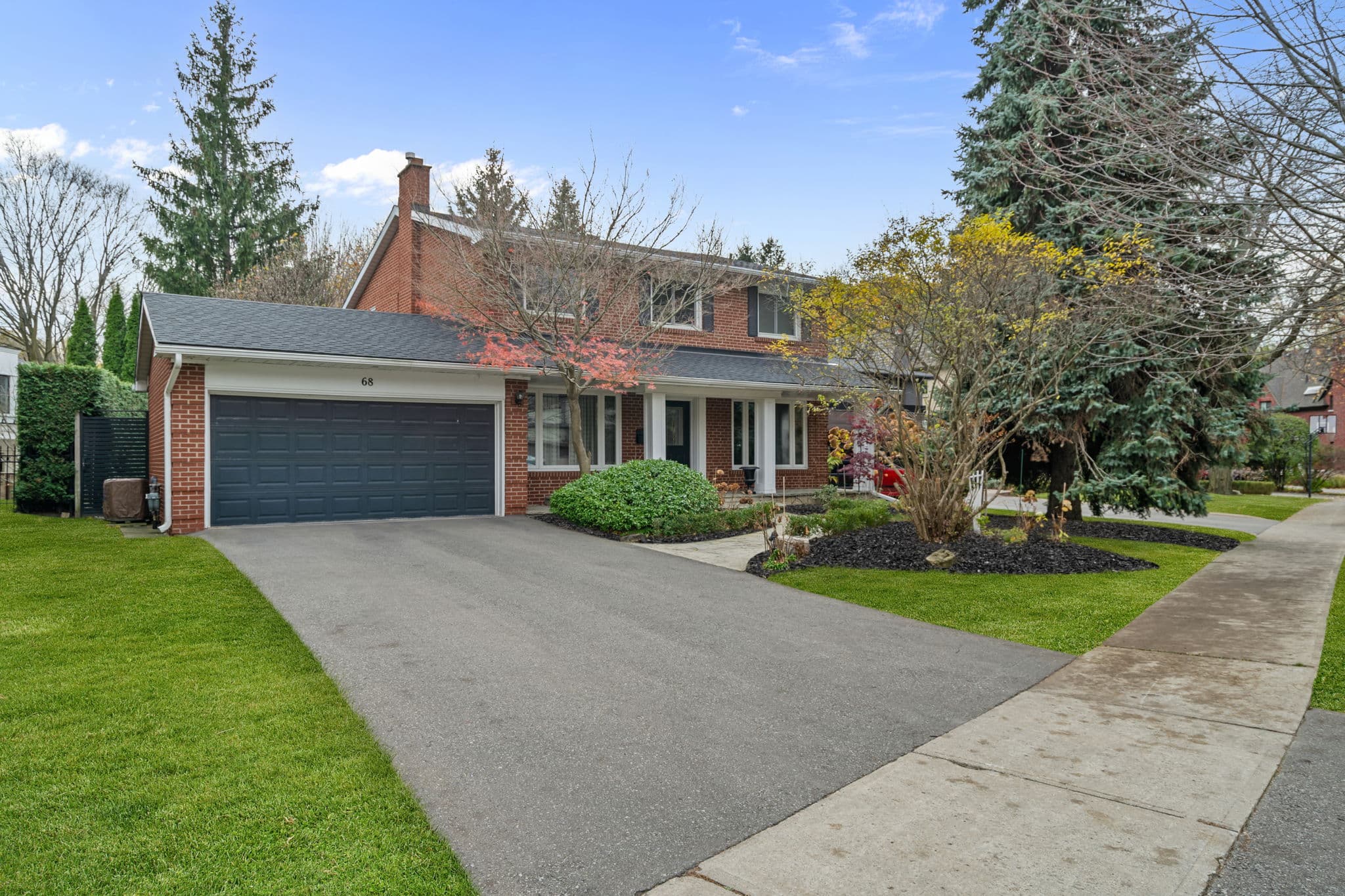68 Montressor Dr Toronto, ON M2P 1Z4