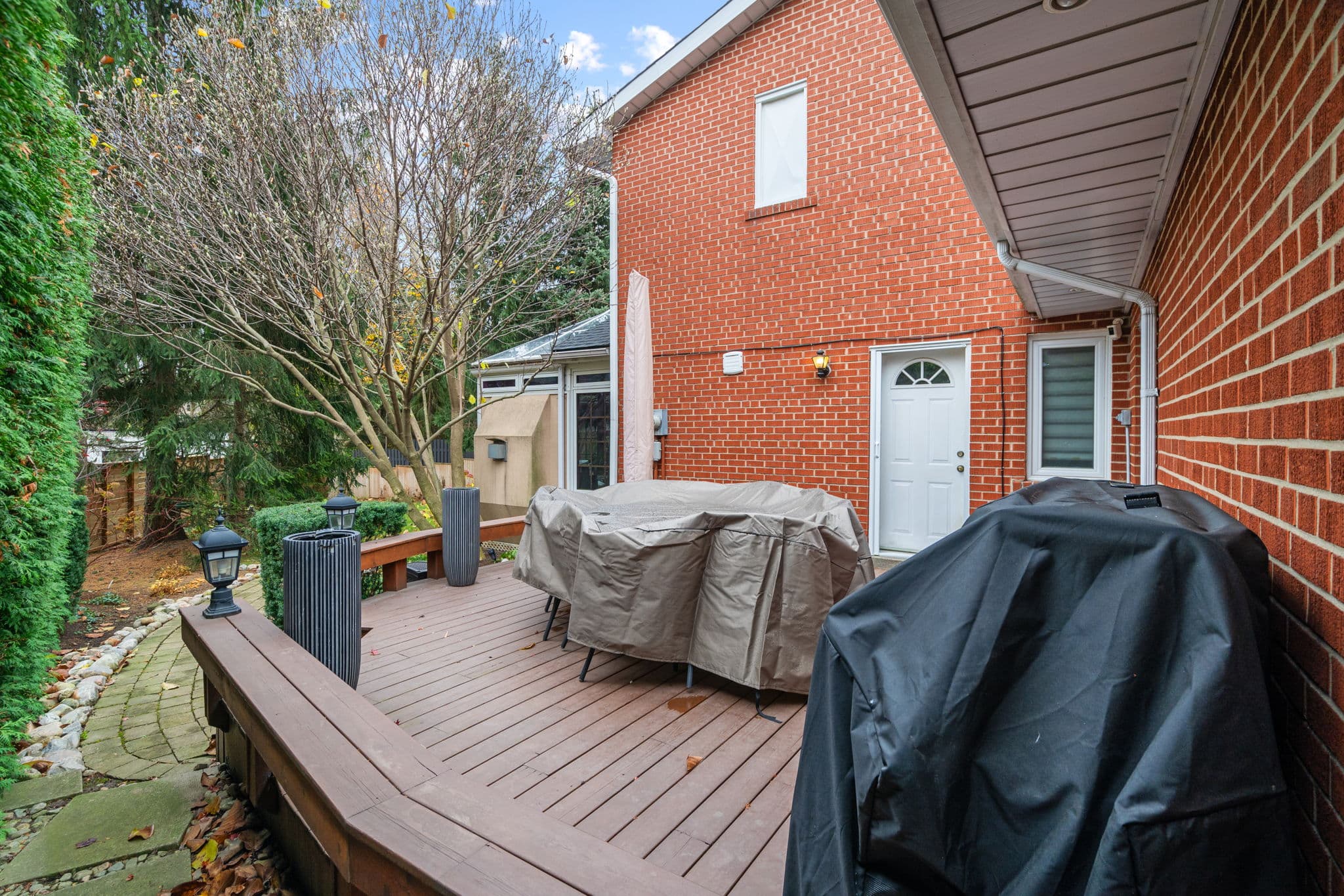 68 Montressor Dr Toronto, ON M2P 1Z4