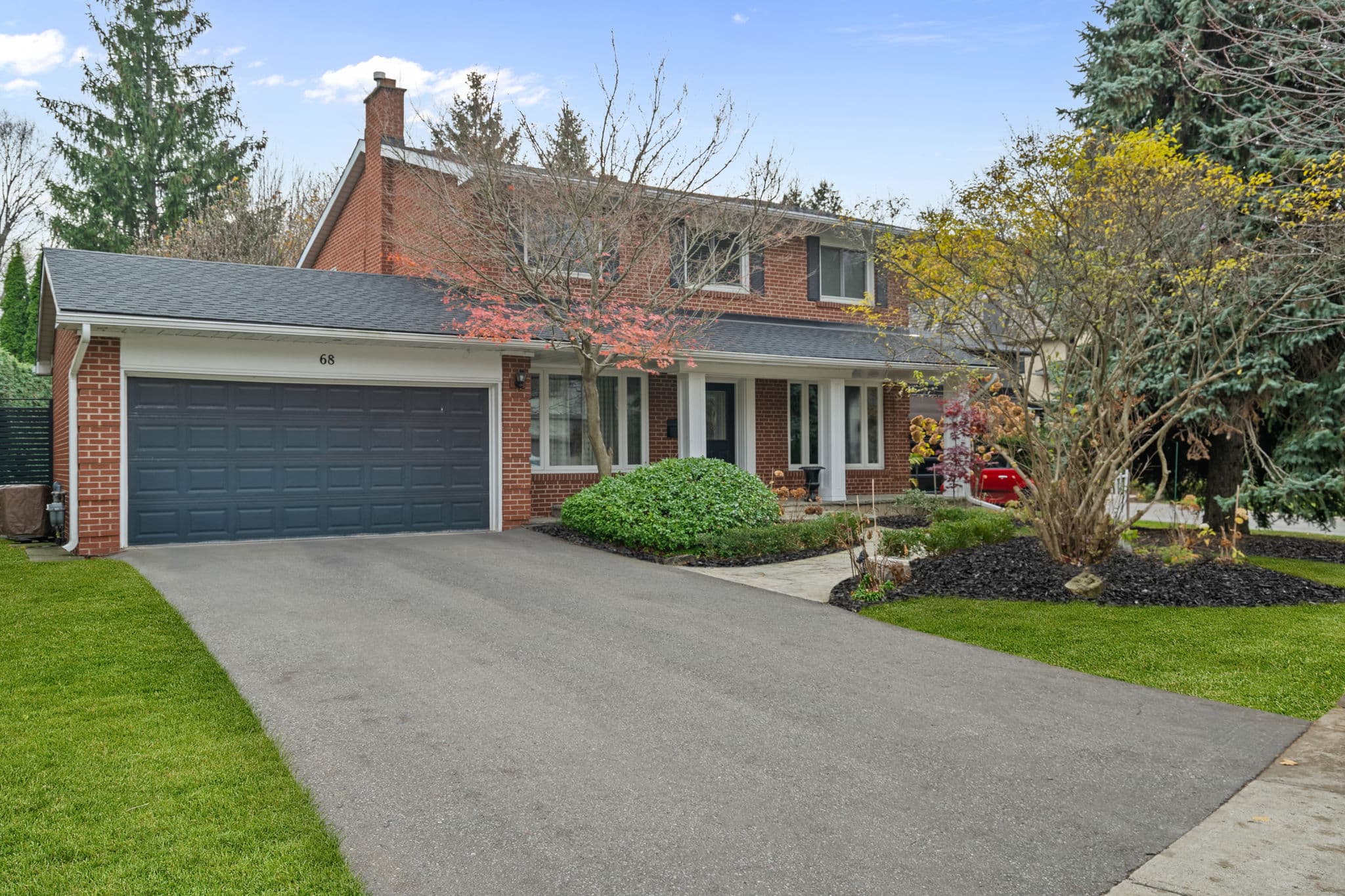 68 Montressor Dr Toronto, ON M2P 1Z4