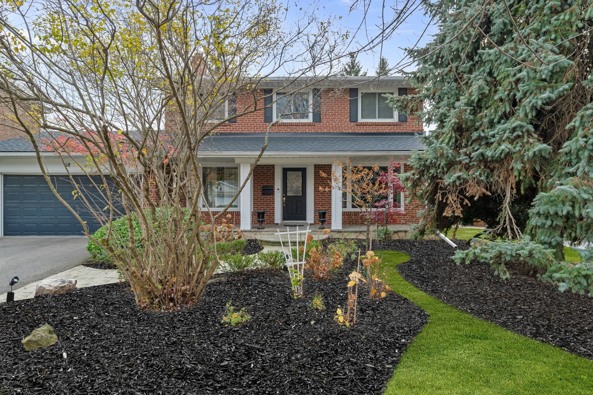 68 Montressor Dr Toronto, ON M2P 1Z4