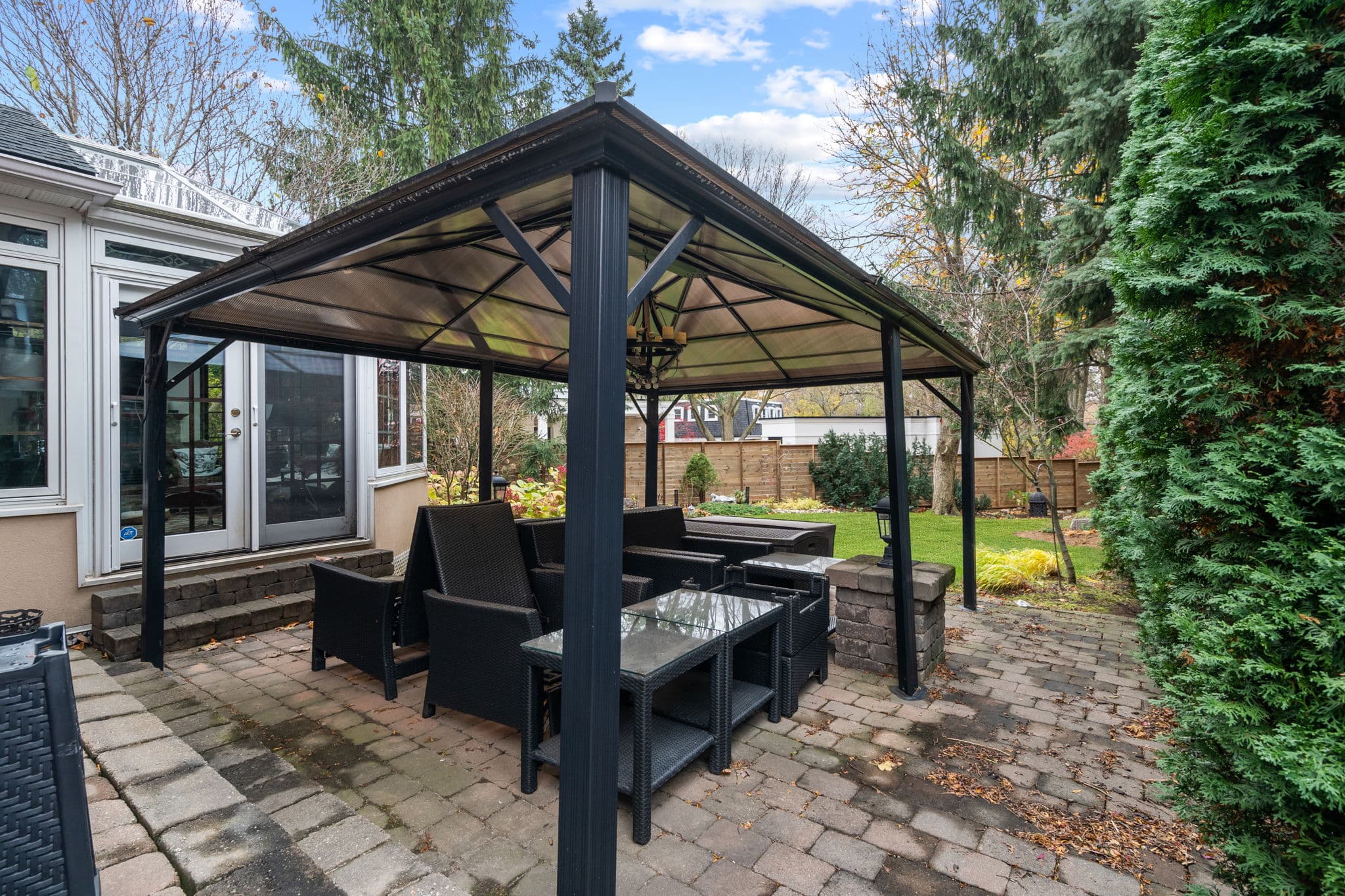 68 Montressor Dr Toronto, ON M2P 1Z4