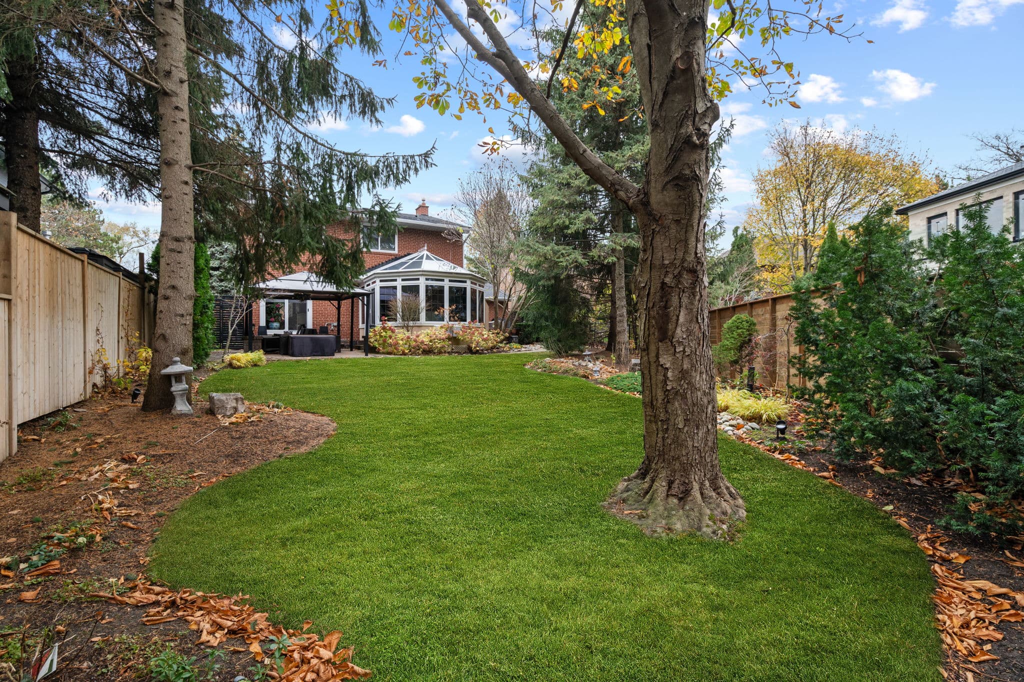 68 Montressor Dr Toronto, ON M2P 1Z4