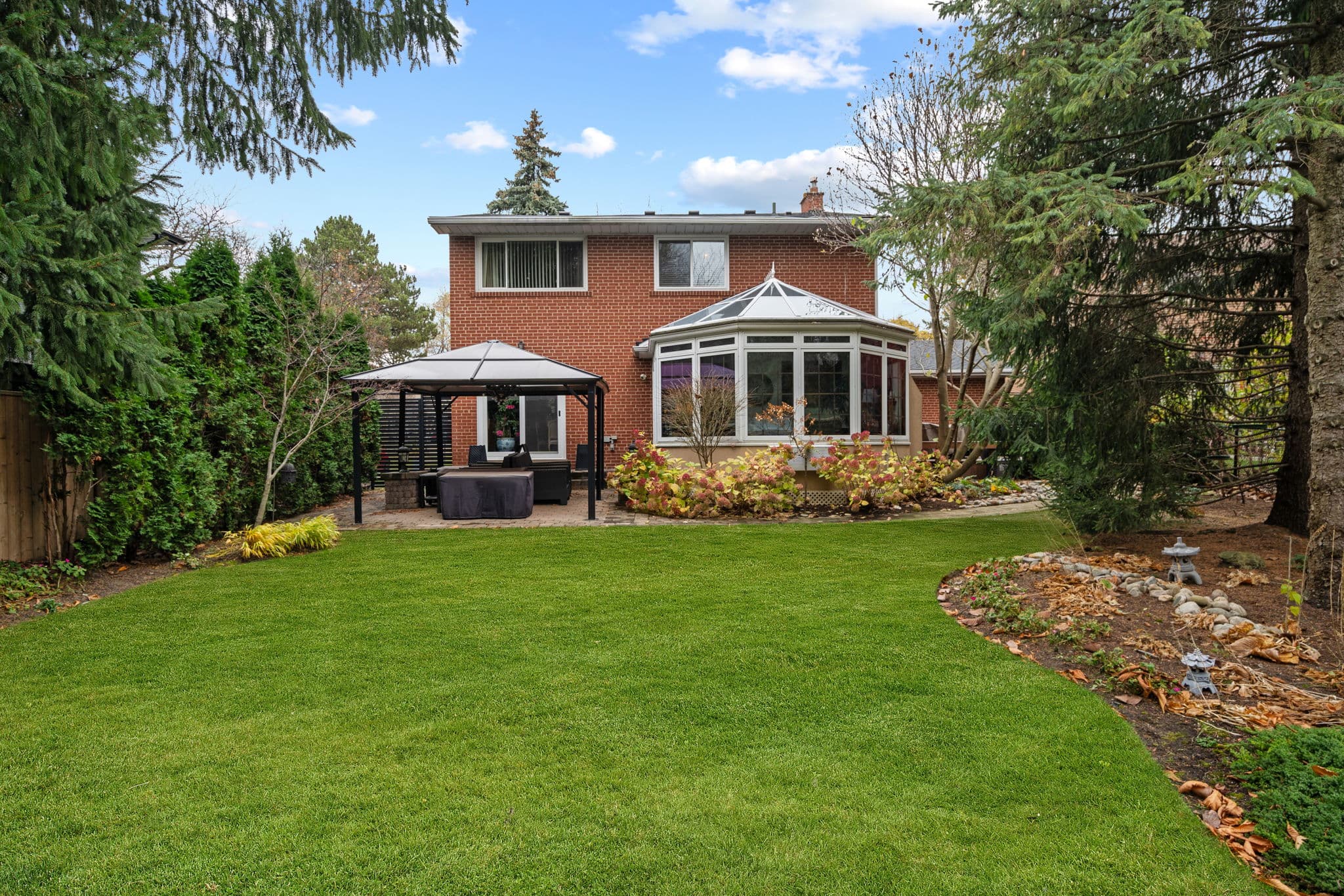 68 Montressor Dr Toronto, ON M2P 1Z4