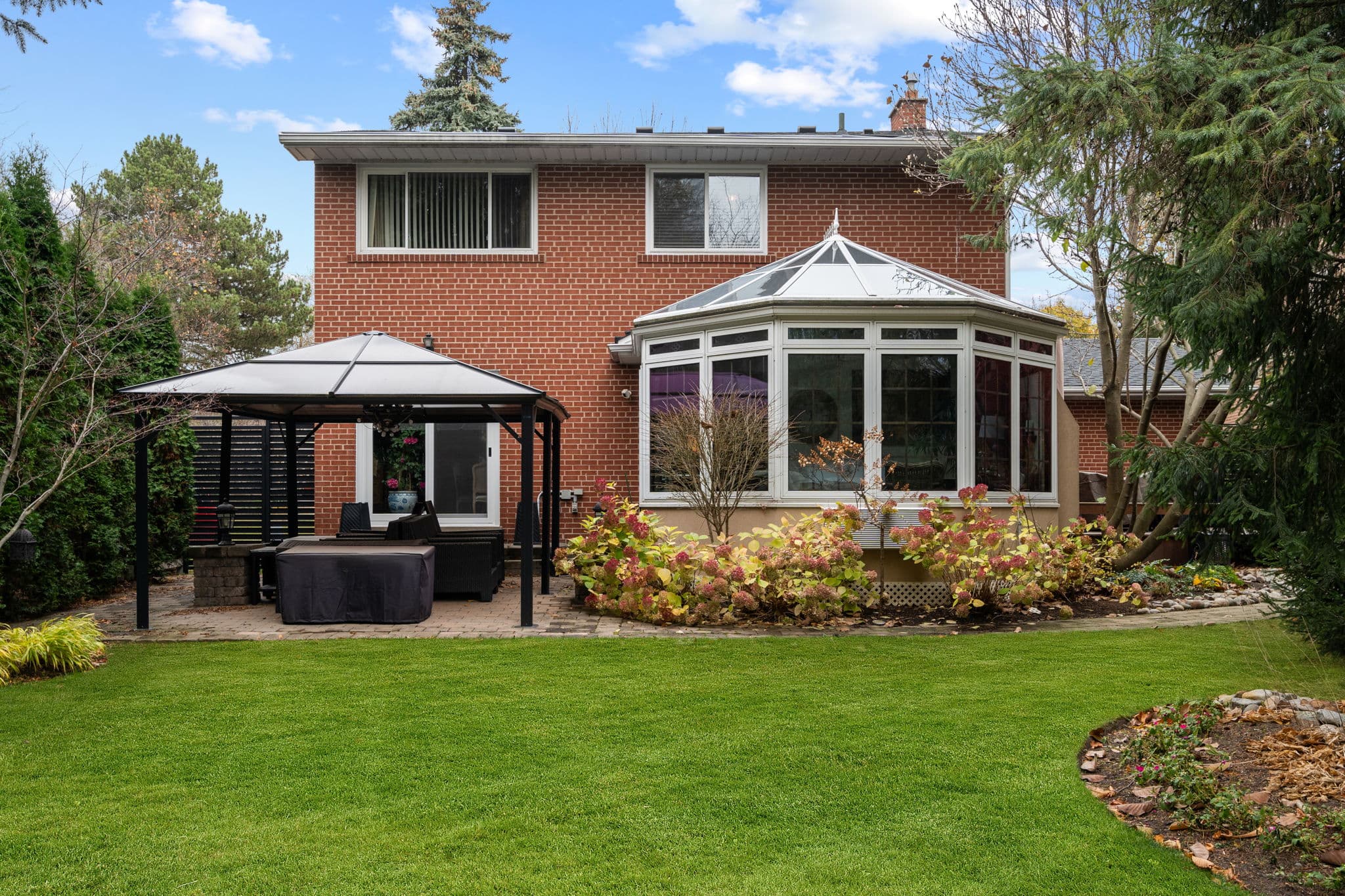 68 Montressor Dr Toronto, ON M2P 1Z4