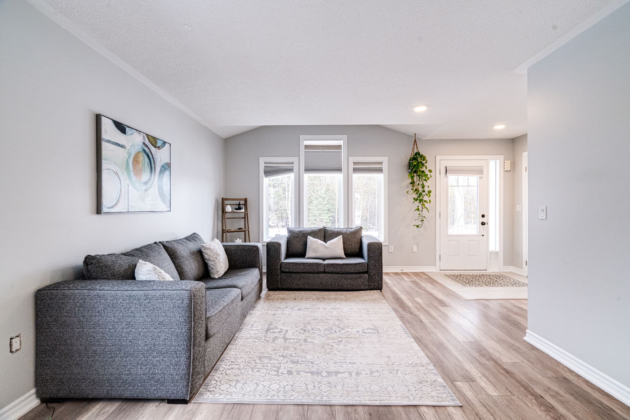 68 Robert St S Wasaga Beach, ON L9Z 2Y2