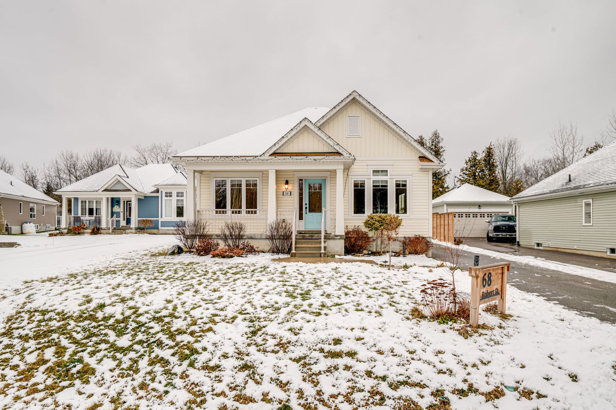 68 Robert St S Wasaga Beach, ON L9Z 2Y2