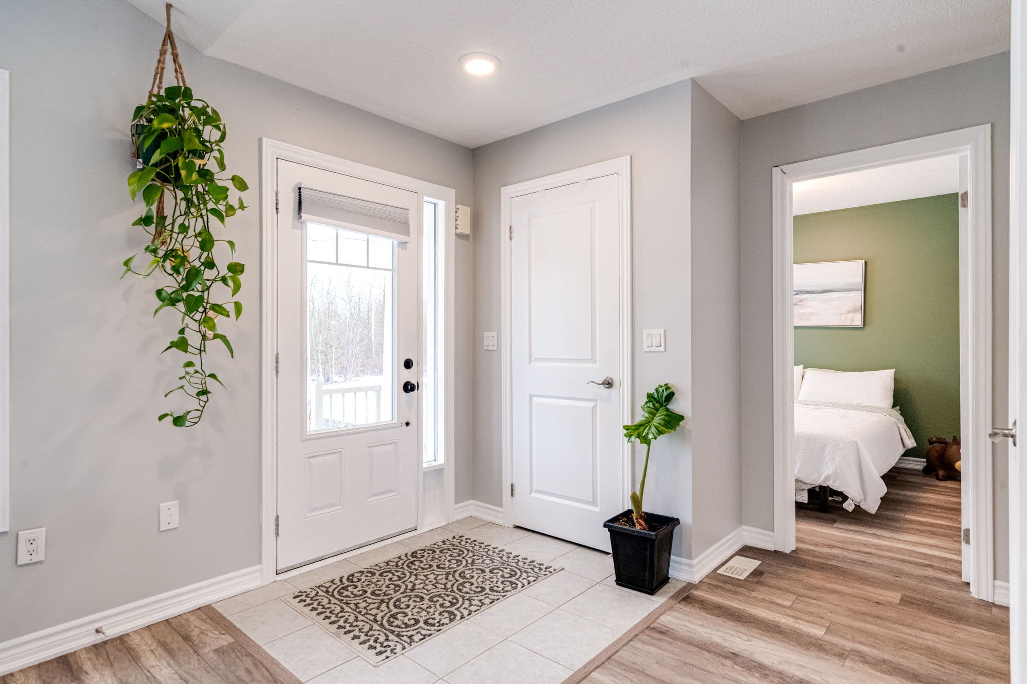 68 Robert St S Wasaga Beach, ON L9Z 2Y2