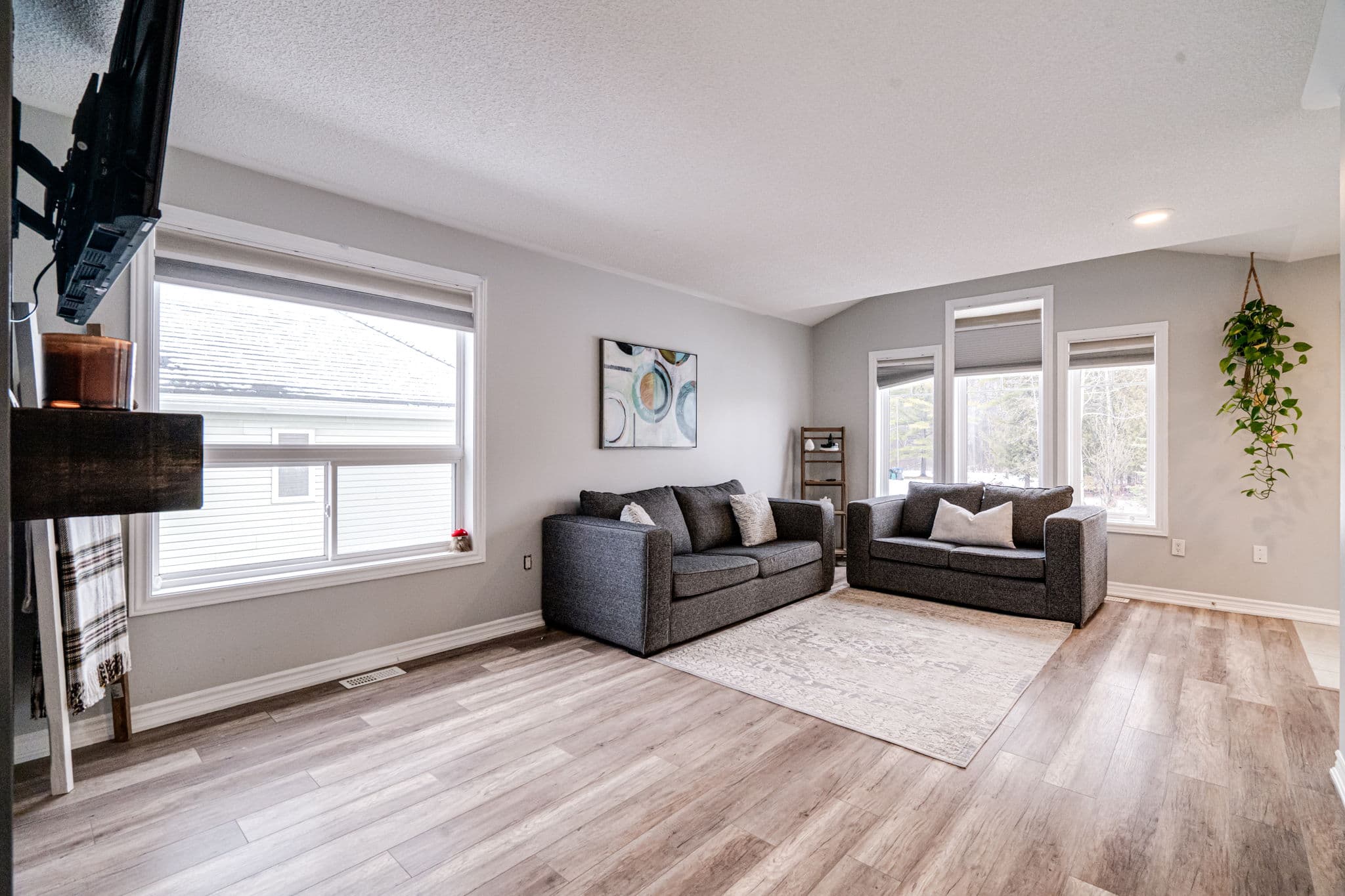 68 Robert St S Wasaga Beach, ON L9Z 2Y2
