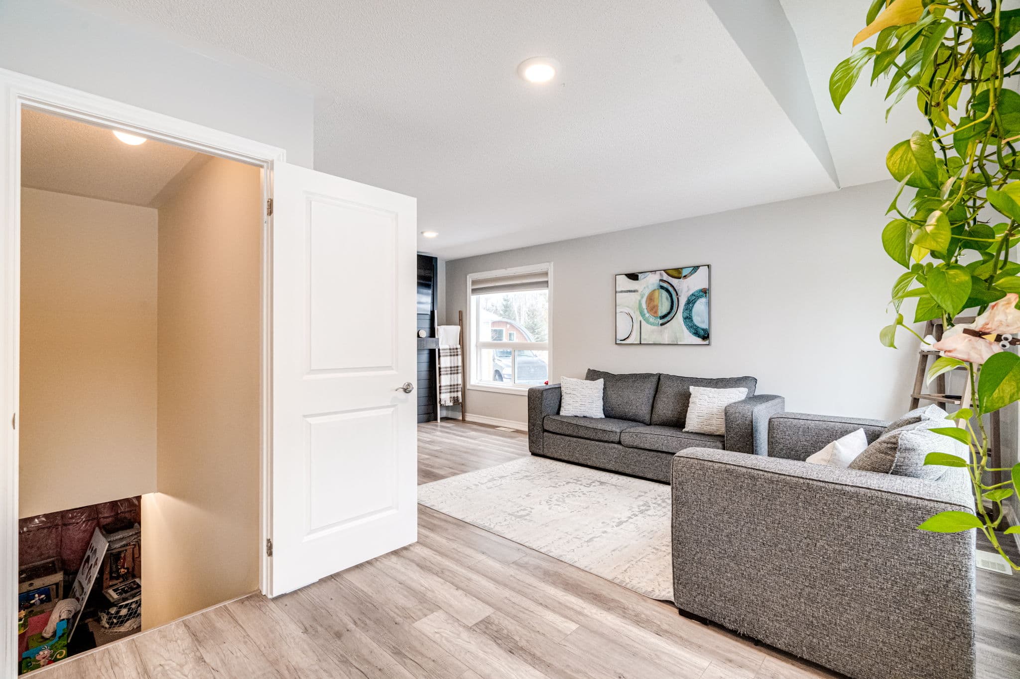 68 Robert St S Wasaga Beach, ON L9Z 2Y2