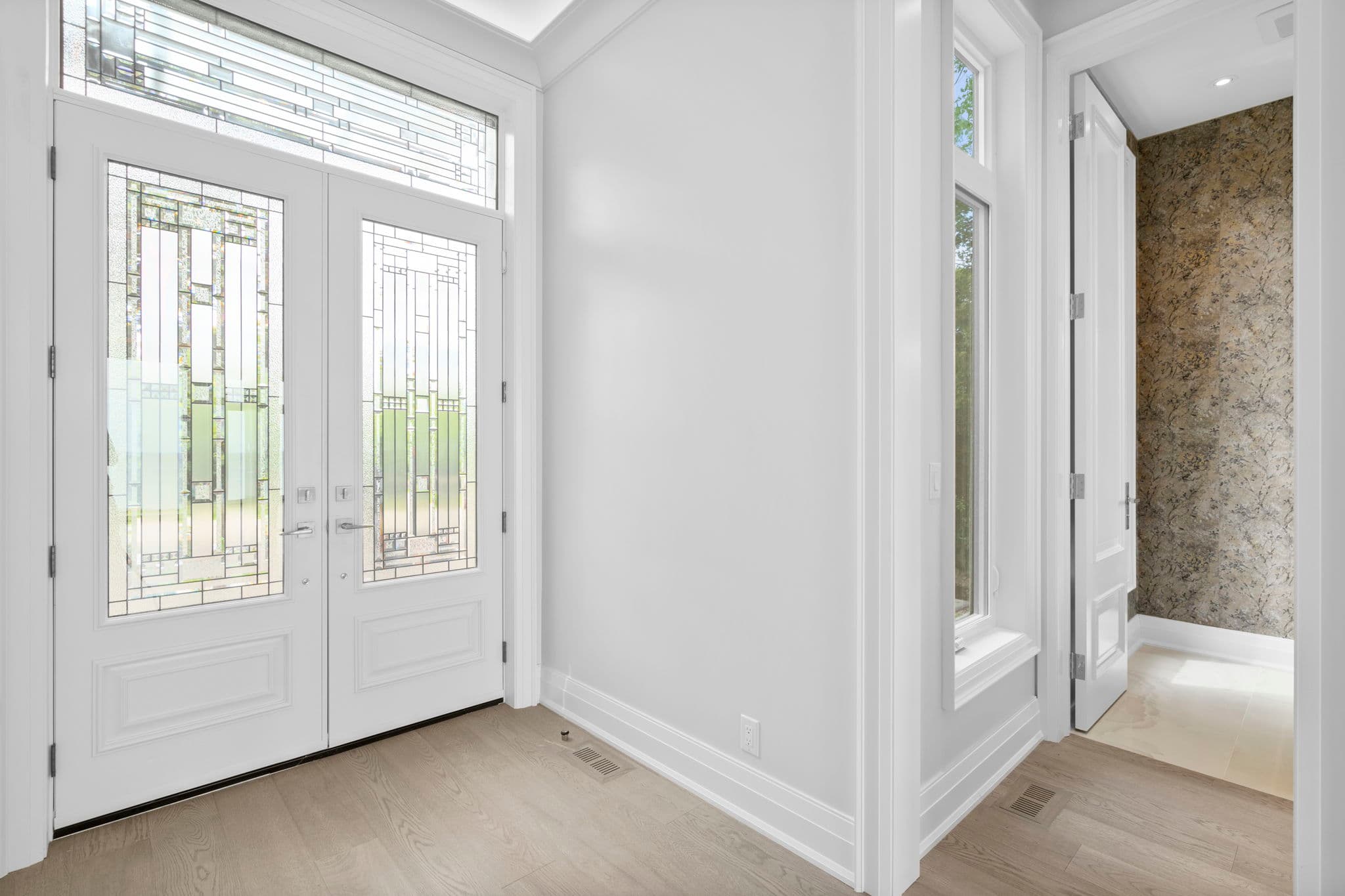 68 Seabreeze Crescent Hamilton, ON L8E 5C9
