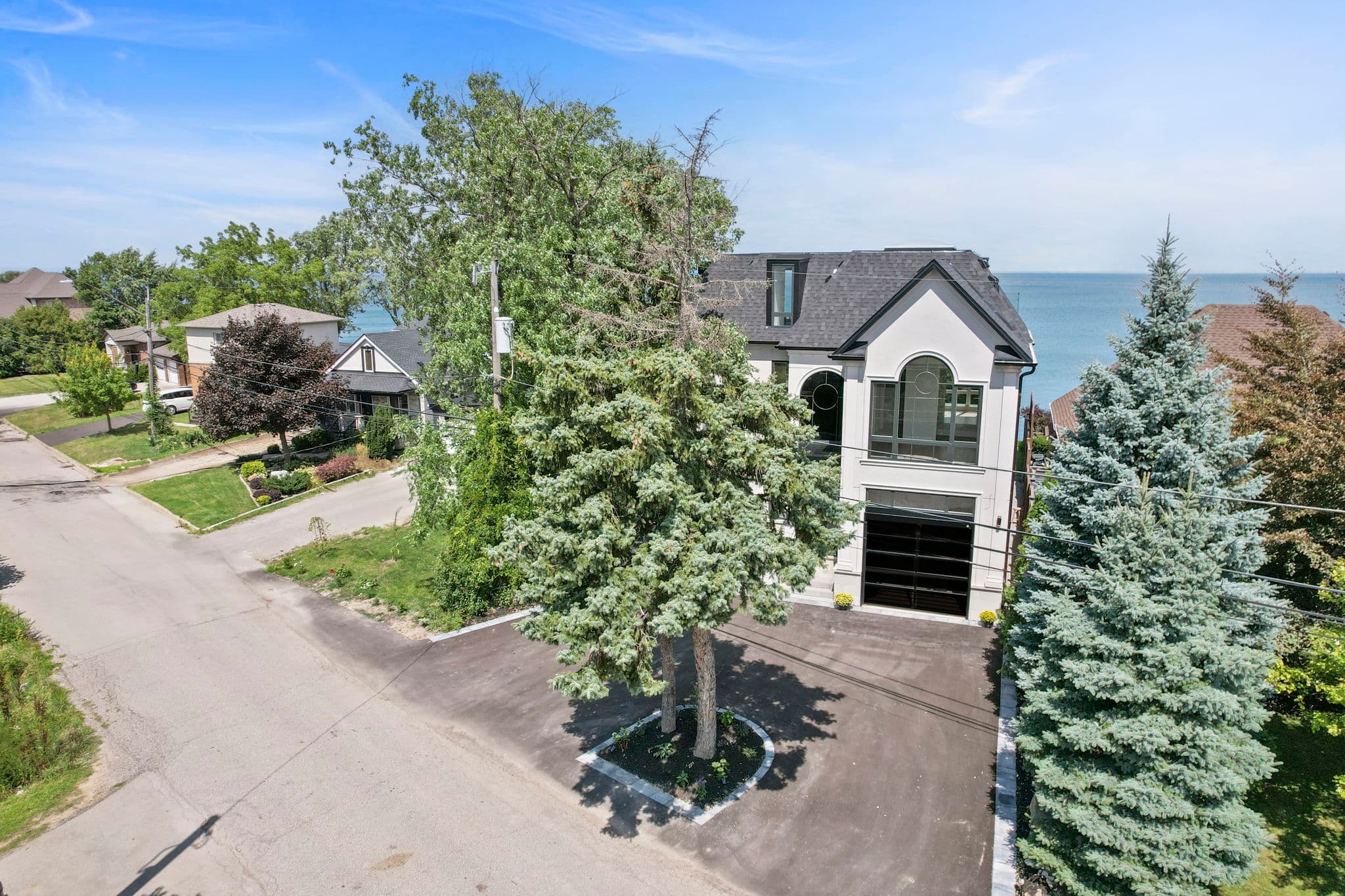 68 Seabreeze Crescent Hamilton, ON L8E 5C9